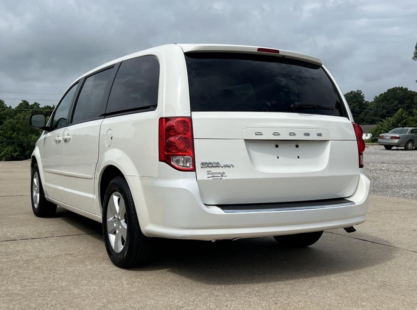 2013 WHITE /Gray Cloth Dodge Grand Caravan SE (2C4RDGBG9DR) with an 3.6L V6 engine, Automatic transmission, located at 2990 Old Orchard Rd., Jackson, MO, 63755, 37.354214, -89.612106 - 2013 Dodge Grand Caravan SE 173xxx miles Front Wheel Drive 3.6L V6 Automatic 3rd Row Stow 'N Go Cruise Power Windows/Locks/Mirrors We have financing available and we accept trades! Fill out a credit application on our website or come by today! If you have any questions, give us a call at ( - Photo#6