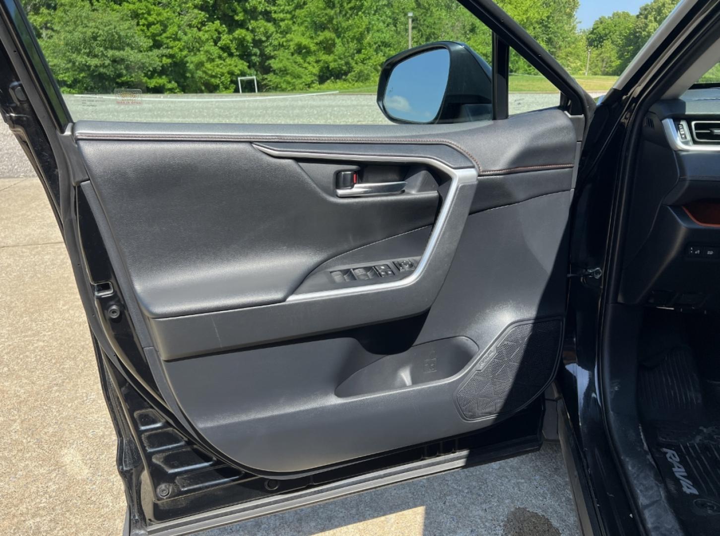 2019 BLACK /Black Leather Toyota RAV4 Adventure AWD (2T3J1RFV8KW) with an 2.5L 4 Cyl. engine, Automatic transmission, located at 506 S. Kingshighway, Cape Girardeau, MO, 63703, (573) 235-5000, 37.294991, -89.553635 - 2019 Toyota RAV4 Adventure 105xxx miles All Wheel Drive 2.5L 4 Cyl. Automatic Leather Backup Camera Power Driver Seat Bluetooth Cruise Power Windows/Locks/Mirrors We have financing available and we accept trades! Fill out a credit application on our website or come by today! If you have - Photo#11