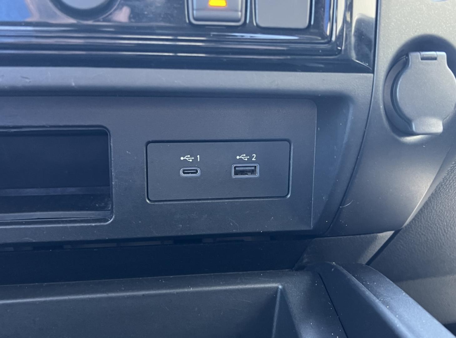 2021 RED /Black Leather/Cloth Nissan Titan PRO-4X (1N6AA1ED5MN) with an 5.6L V8 engine, Automatic transmission, located at 506 S. Kingshighway, Cape Girardeau, MO, 63703, (573) 235-5000, 37.294991, -89.553635 - 2021 Nissan Titan PRO-4X 1-Owner 136xxx miles 4x4 5.6L V8 Automatic Navigation Backup Camera Power Driver Seat Bluetooth Cruise Power Windows/Locks/Mirrors We have financing available and we accept trades! Fill out a credit application on our website or come by today! If you have any qu - Photo#26