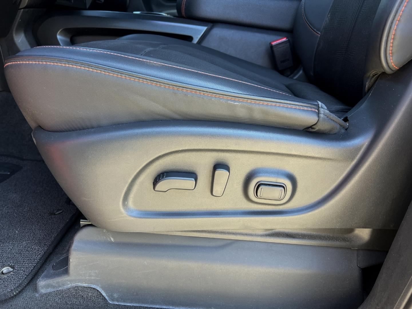 2021 RED /Black Leather/Cloth Nissan Titan PRO-4X (1N6AA1ED5MN) with an 5.6L V8 engine, Automatic transmission, located at 506 S. Kingshighway, Cape Girardeau, MO, 63703, (573) 235-5000, 37.294991, -89.553635 - 2021 Nissan Titan PRO-4X 1-Owner 136xxx miles 4x4 5.6L V8 Automatic Navigation Backup Camera Power Driver Seat Bluetooth Cruise Power Windows/Locks/Mirrors We have financing available and we accept trades! Fill out a credit application on our website or come by today! If you have any qu - Photo#5