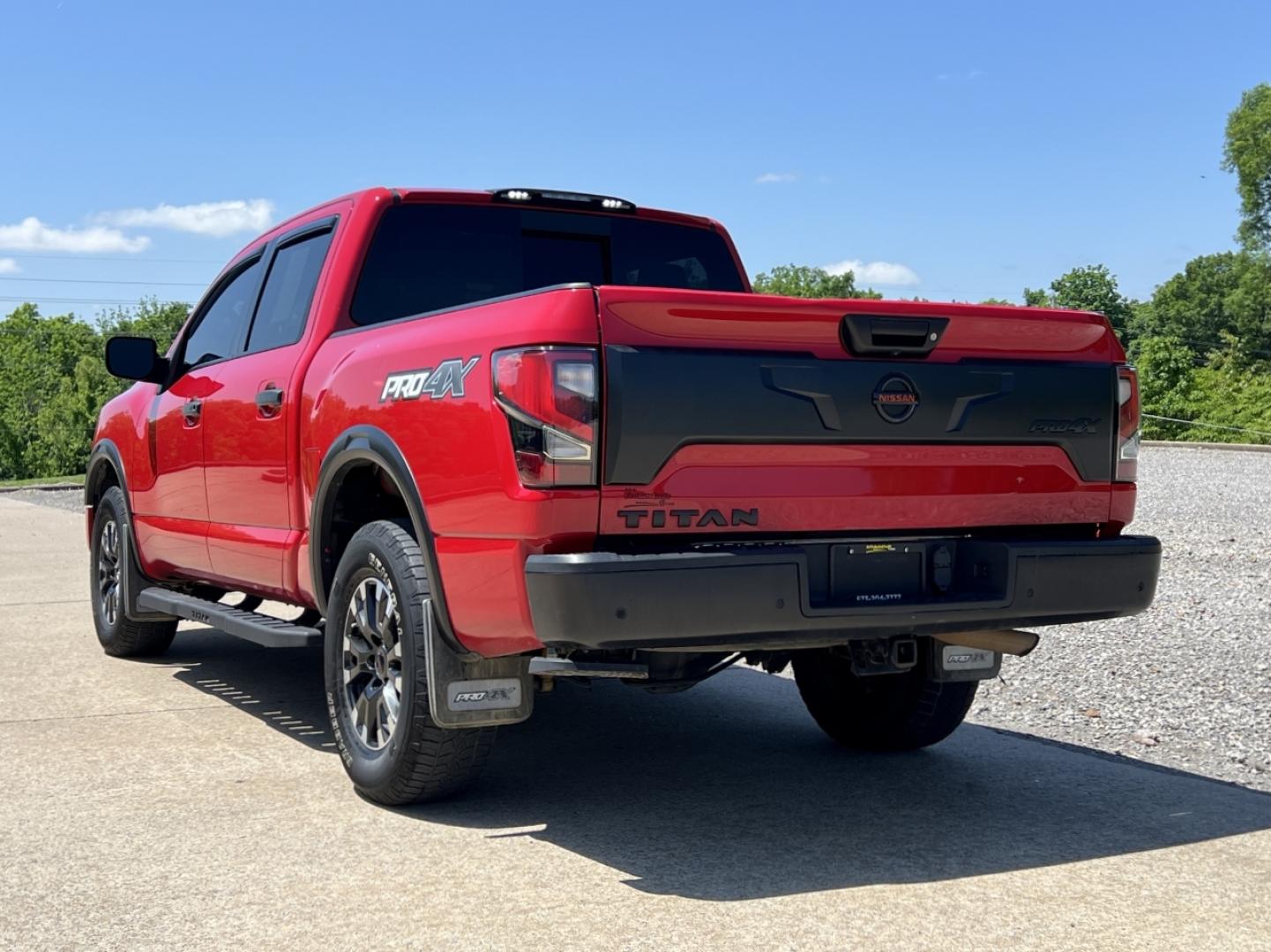 2021 RED /Black Leather/Cloth Nissan Titan PRO-4X (1N6AA1ED5MN) with an 5.6L V8 engine, Automatic transmission, located at 506 S. Kingshighway, Cape Girardeau, MO, 63703, (573) 235-5000, 37.294991, -89.553635 - 2021 Nissan Titan PRO-4X 1-Owner 136xxx miles 4x4 5.6L V8 Automatic Navigation Backup Camera Power Driver Seat Bluetooth Cruise Power Windows/Locks/Mirrors We have financing available and we accept trades! Fill out a credit application on our website or come by today! If you have any qu - Photo#10
