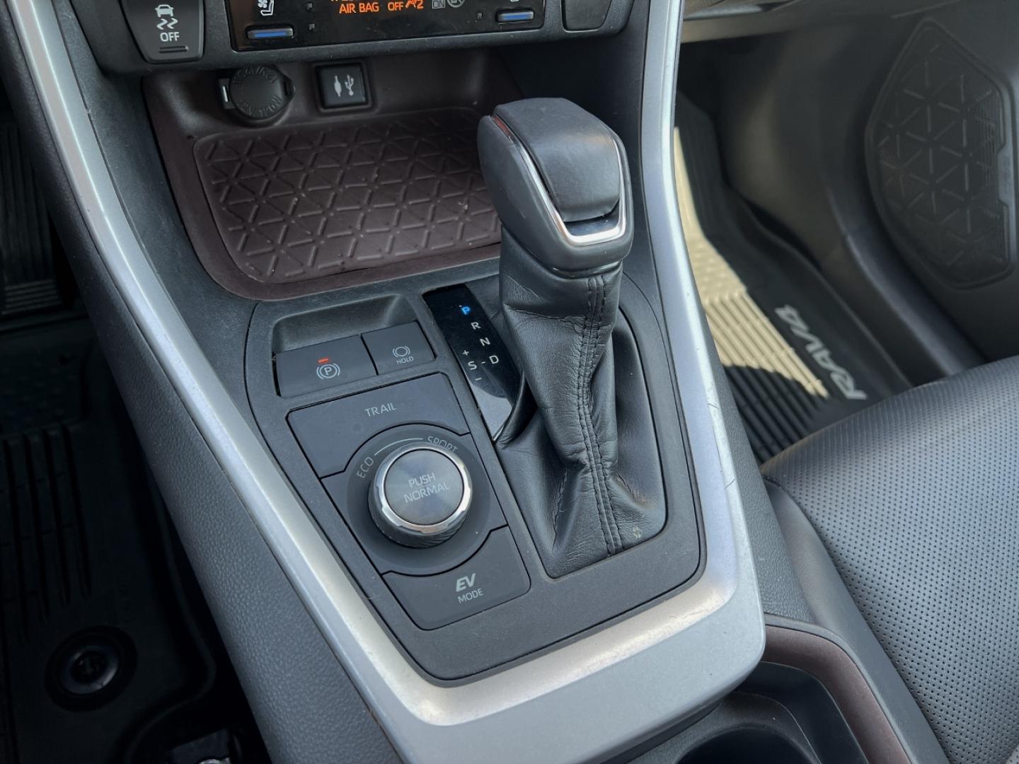 2019 WHITE /Black Leather Toyota RAV4 Hybrid Limited (2T3DWRFV7KW) with an 2.5L 4 Cyl. Hybrid engine, CVT transmission, located at 2990 Old Orchard Rd., Jackson, MO, 63755, 37.354214, -89.612106 - 2019 Toyota RAV4 Limited Hybrid Local 1-Owner 110xxx miles All Wheel Drive 2.5L 4 Cyl. Hybrid Automatic Leather Navigation Power Driver Seat Heated/Cooled Seats Heated Steering Wheel Backup Camera Sunroof Bluetooth Cruise Power Windows/Locks/Mirrors We have financing available and we - Photo#26