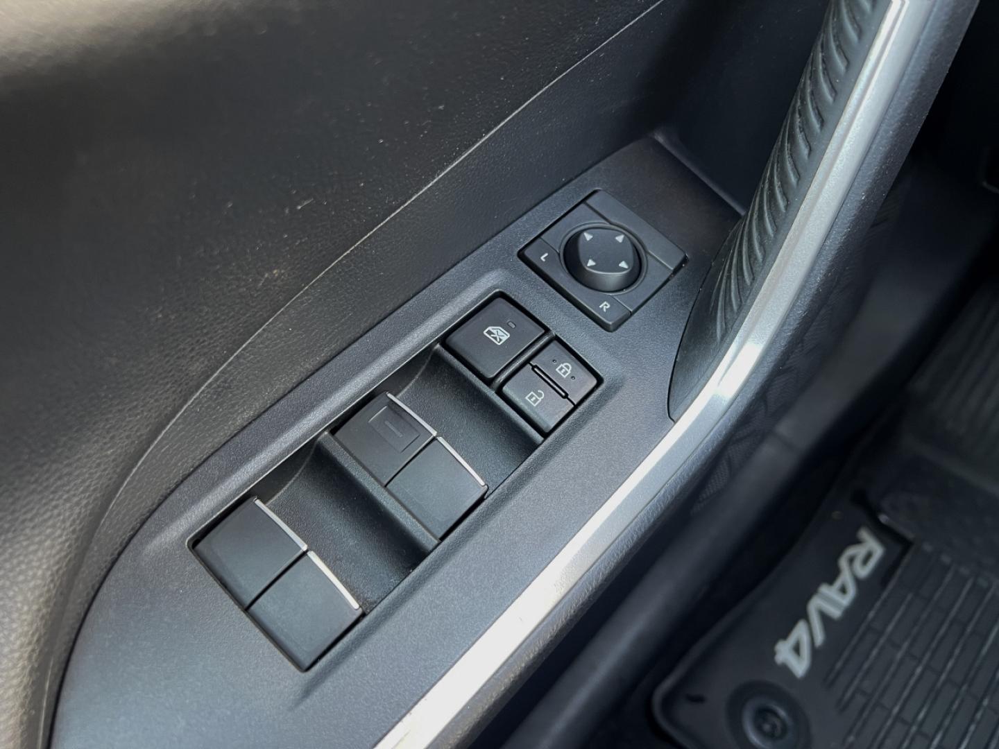 2019 WHITE /Black Leather Toyota RAV4 Hybrid Limited (2T3DWRFV7KW) with an 2.5L 4 Cyl. Hybrid engine, CVT transmission, located at 2990 Old Orchard Rd., Jackson, MO, 63755, 37.354214, -89.612106 - 2019 Toyota RAV4 Limited Hybrid Local 1-Owner 110xxx miles All Wheel Drive 2.5L 4 Cyl. Hybrid Automatic Leather Navigation Power Driver Seat Heated/Cooled Seats Heated Steering Wheel Backup Camera Sunroof Bluetooth Cruise Power Windows/Locks/Mirrors We have financing available and we - Photo#30