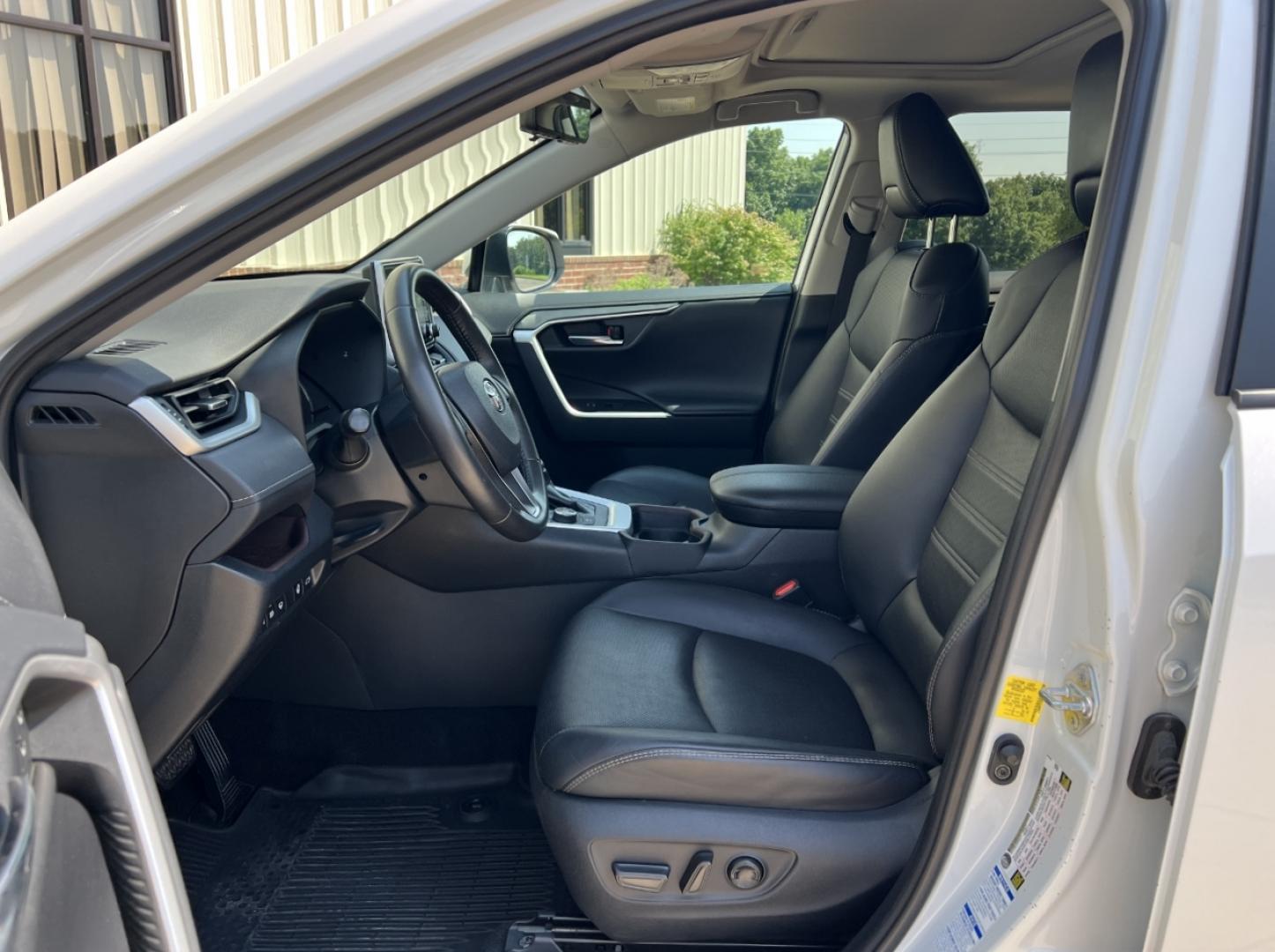 2019 WHITE /Black Leather Toyota RAV4 Hybrid Limited (2T3DWRFV7KW) with an 2.5L 4 Cyl. Hybrid engine, CVT transmission, located at 2990 Old Orchard Rd., Jackson, MO, 63755, 37.354214, -89.612106 - 2019 Toyota RAV4 Limited Hybrid Local 1-Owner 110xxx miles All Wheel Drive 2.5L 4 Cyl. Hybrid Automatic Leather Navigation Power Driver Seat Heated/Cooled Seats Heated Steering Wheel Backup Camera Sunroof Bluetooth Cruise Power Windows/Locks/Mirrors We have financing available and we - Photo#15