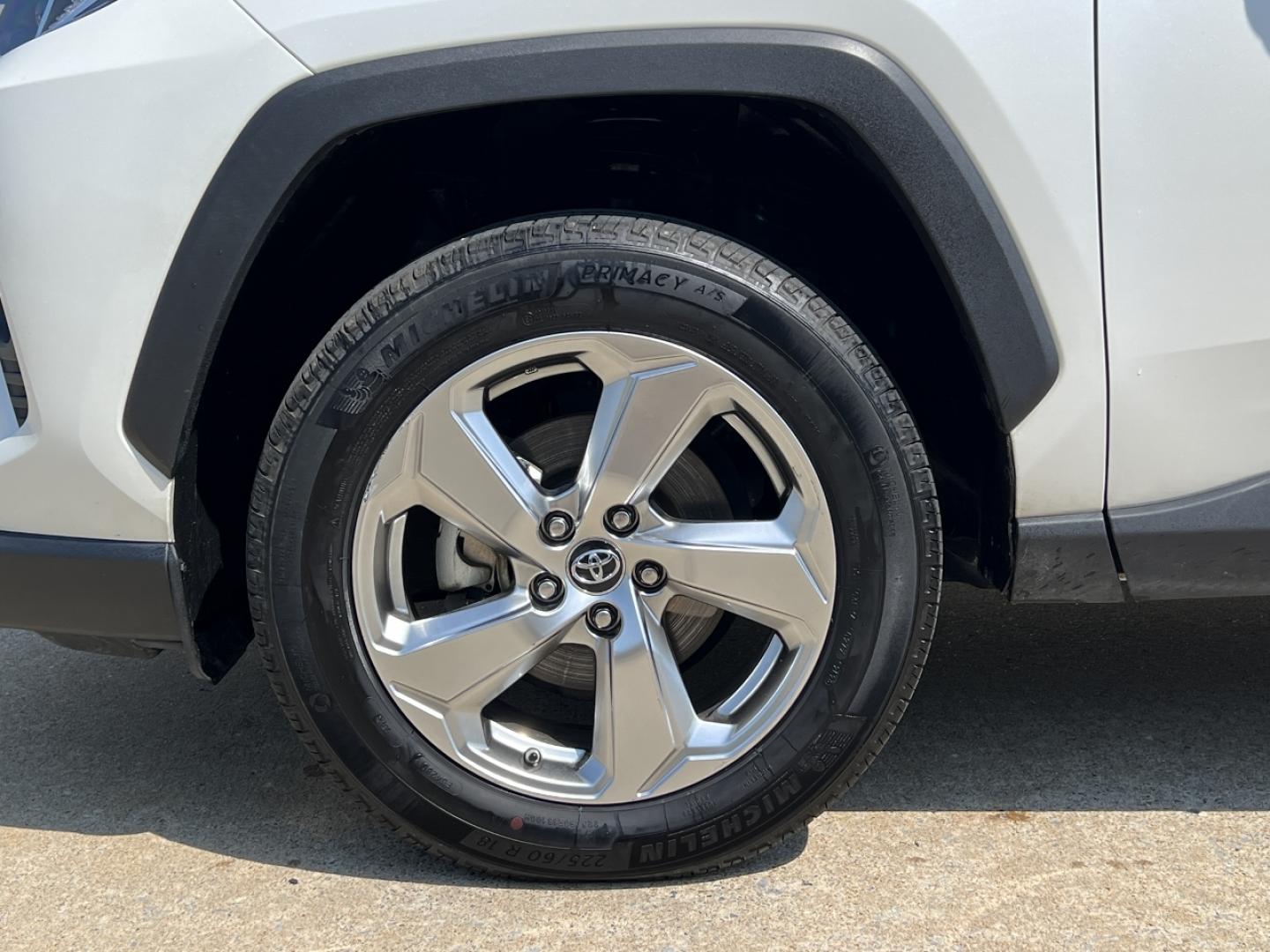 2019 WHITE /Black Leather Toyota RAV4 Hybrid Limited (2T3DWRFV7KW) with an 2.5L 4 Cyl. Hybrid engine, CVT transmission, located at 2990 Old Orchard Rd., Jackson, MO, 63755, 37.354214, -89.612106 - 2019 Toyota RAV4 Limited Hybrid Local 1-Owner 110xxx miles All Wheel Drive 2.5L 4 Cyl. Hybrid Automatic Leather Navigation Power Driver Seat Heated/Cooled Seats Heated Steering Wheel Backup Camera Sunroof Bluetooth Cruise Power Windows/Locks/Mirrors We have financing available and we - Photo#37