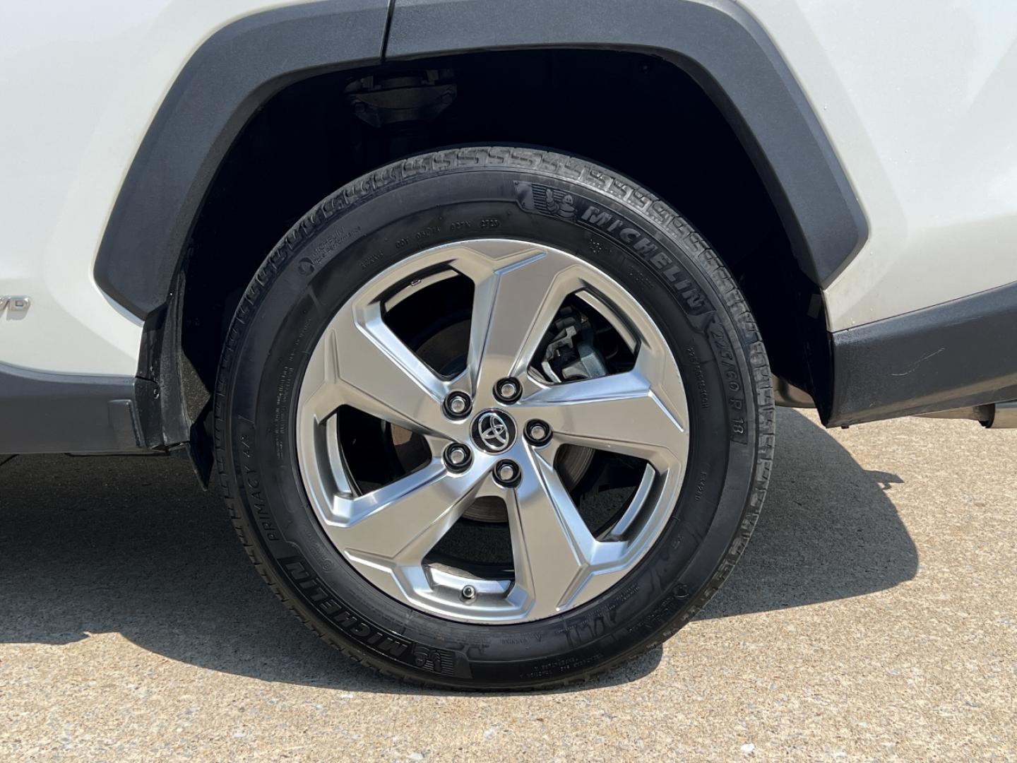 2019 WHITE /Black Leather Toyota RAV4 Hybrid Limited (2T3DWRFV7KW) with an 2.5L 4 Cyl. Hybrid engine, CVT transmission, located at 2990 Old Orchard Rd., Jackson, MO, 63755, 37.354214, -89.612106 - 2019 Toyota RAV4 Limited Hybrid Local 1-Owner 110xxx miles All Wheel Drive 2.5L 4 Cyl. Hybrid Automatic Leather Navigation Power Driver Seat Heated/Cooled Seats Heated Steering Wheel Backup Camera Sunroof Bluetooth Cruise Power Windows/Locks/Mirrors We have financing available and we - Photo#39