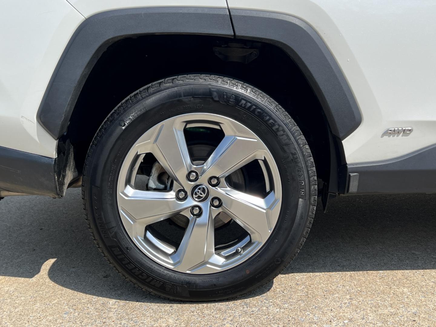 2019 WHITE /Black Leather Toyota RAV4 Hybrid Limited (2T3DWRFV7KW) with an 2.5L 4 Cyl. Hybrid engine, CVT transmission, located at 2990 Old Orchard Rd., Jackson, MO, 63755, 37.354214, -89.612106 - 2019 Toyota RAV4 Limited Hybrid Local 1-Owner 110xxx miles All Wheel Drive 2.5L 4 Cyl. Hybrid Automatic Leather Navigation Power Driver Seat Heated/Cooled Seats Heated Steering Wheel Backup Camera Sunroof Bluetooth Cruise Power Windows/Locks/Mirrors We have financing available and we - Photo#40