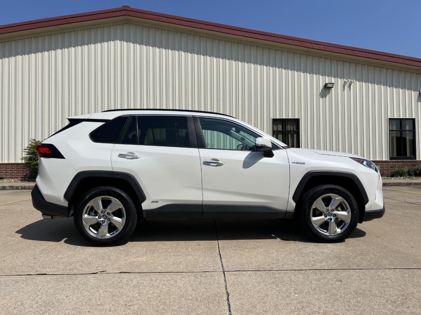 2019 WHITE /Black Leather Toyota RAV4 Hybrid Limited (2T3DWRFV7KW) with an 2.5L 4 Cyl. Hybrid engine, CVT transmission, located at 2990 Old Orchard Rd., Jackson, MO, 63755, 37.354214, -89.612106 - 2019 Toyota RAV4 Limited Hybrid Local 1-Owner 110xxx miles All Wheel Drive 2.5L 4 Cyl. Hybrid Automatic Leather Navigation Power Driver Seat Heated/Cooled Seats Heated Steering Wheel Backup Camera Sunroof Bluetooth Cruise Power Windows/Locks/Mirrors We have financing available and we - Photo#9