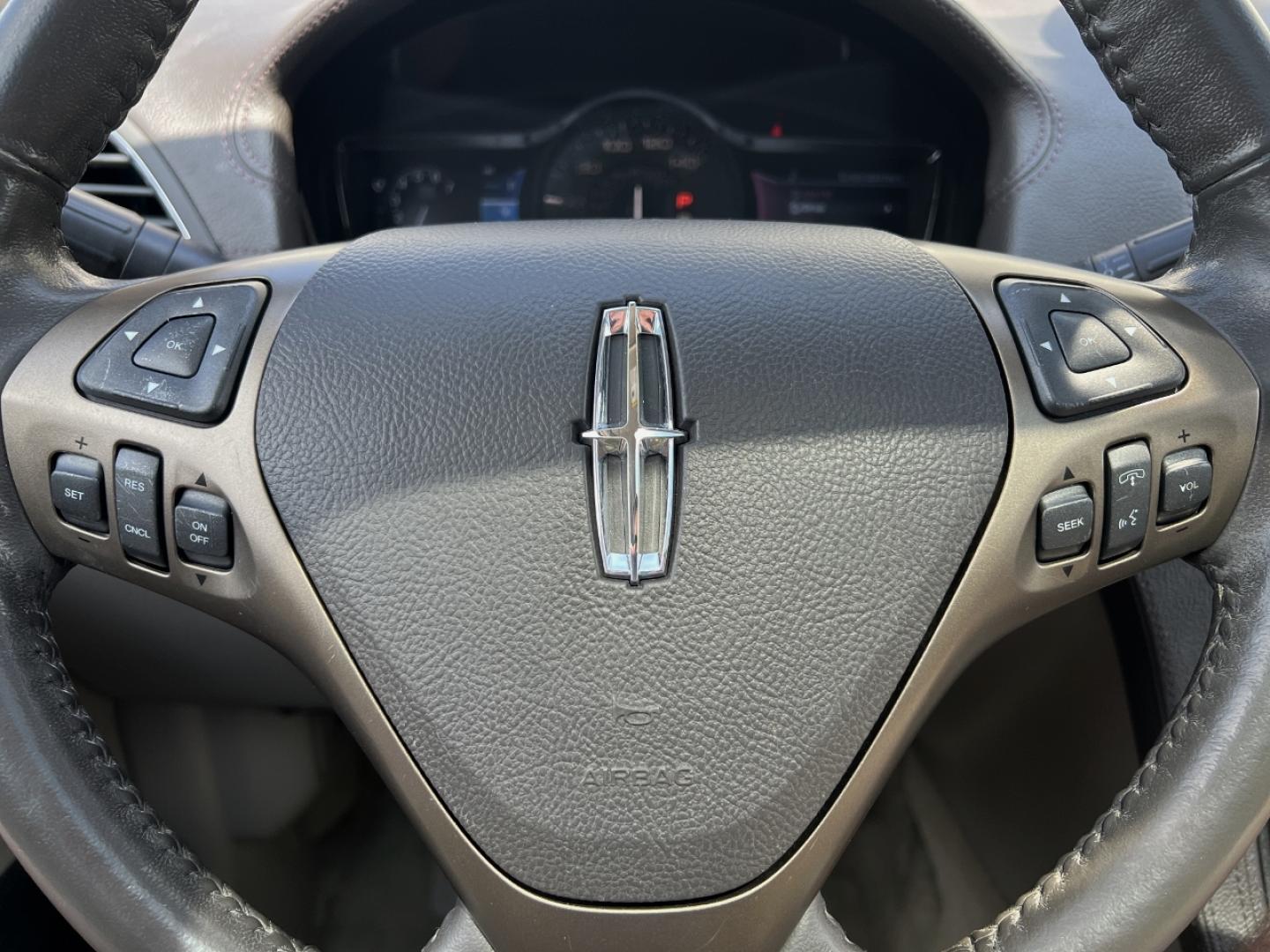 2011 WHITE /Tan Leather Lincoln MKX FWD (2LMDJ6JK8BB) with an 3.7L V6 engine, Automatic transmission, located at 506 S. Kingshighway, Cape Girardeau, MO, 63703, (573) 235-5000, 37.294991, -89.553635 - 2011 Lincoln MKX Local 1-Owner 142xxx miles Front Wheel Drive 3.7L V6 Automatic Leather Navigation Power/Heated/Cooled Seats Heated Steering Wheel Backup Camera Sunroof Bluetooth Remote Start Cruise Power Windows/Locks/Mirrors We have financing available and we accept trades! Fill ou - Photo#26