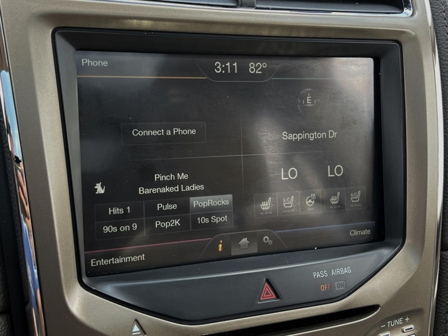 2011 WHITE /Tan Leather Lincoln MKX FWD (2LMDJ6JK8BB) with an 3.7L V6 engine, Automatic transmission, located at 506 S. Kingshighway, Cape Girardeau, MO, 63703, (573) 235-5000, 37.294991, -89.553635 - 2011 Lincoln MKX Local 1-Owner 142xxx miles Front Wheel Drive 3.7L V6 Automatic Leather Navigation Power/Heated/Cooled Seats Heated Steering Wheel Backup Camera Sunroof Bluetooth Remote Start Cruise Power Windows/Locks/Mirrors We have financing available and we accept trades! Fill ou - Photo#3