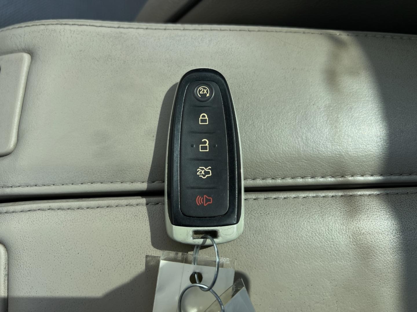 2011 WHITE /Tan Leather Lincoln MKX FWD (2LMDJ6JK8BB) with an 3.7L V6 engine, Automatic transmission, located at 506 S. Kingshighway, Cape Girardeau, MO, 63703, (573) 235-5000, 37.294991, -89.553635 - 2011 Lincoln MKX Local 1-Owner 142xxx miles Front Wheel Drive 3.7L V6 Automatic Leather Navigation Power/Heated/Cooled Seats Heated Steering Wheel Backup Camera Sunroof Bluetooth Remote Start Cruise Power Windows/Locks/Mirrors We have financing available and we accept trades! Fill ou - Photo#7