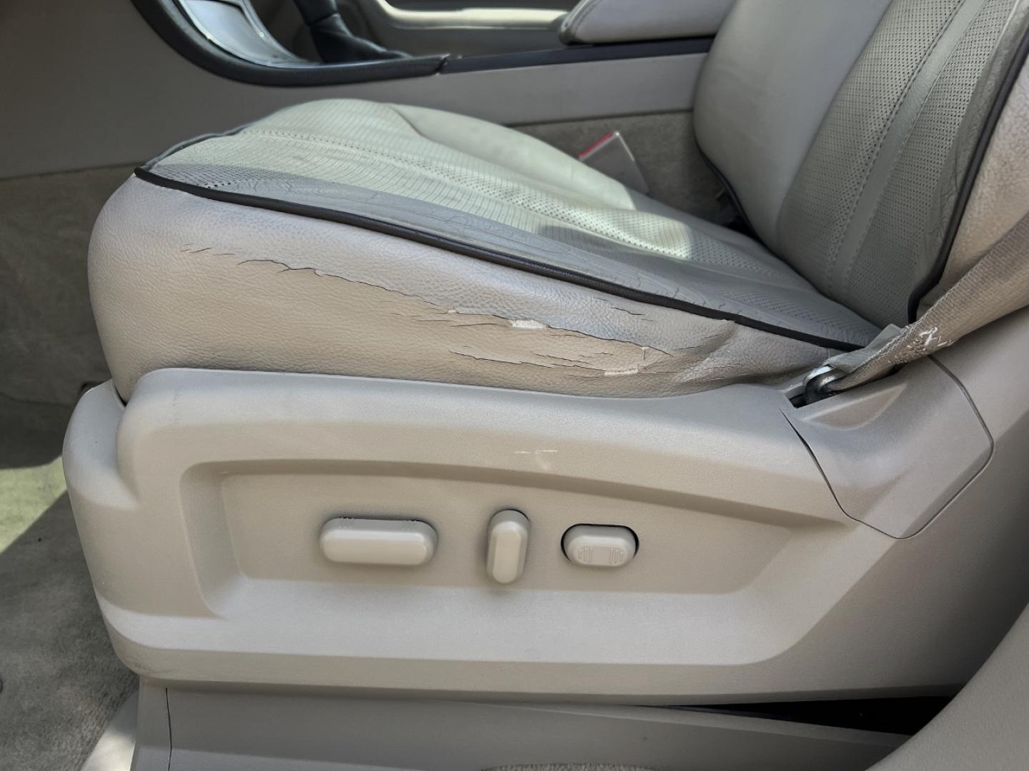 2011 WHITE /Tan Leather Lincoln MKX FWD (2LMDJ6JK8BB) with an 3.7L V6 engine, Automatic transmission, located at 506 S. Kingshighway, Cape Girardeau, MO, 63703, (573) 235-5000, 37.294991, -89.553635 - 2011 Lincoln MKX Local 1-Owner 142xxx miles Front Wheel Drive 3.7L V6 Automatic Leather Navigation Power/Heated/Cooled Seats Heated Steering Wheel Backup Camera Sunroof Bluetooth Remote Start Cruise Power Windows/Locks/Mirrors We have financing available and we accept trades! Fill ou - Photo#6