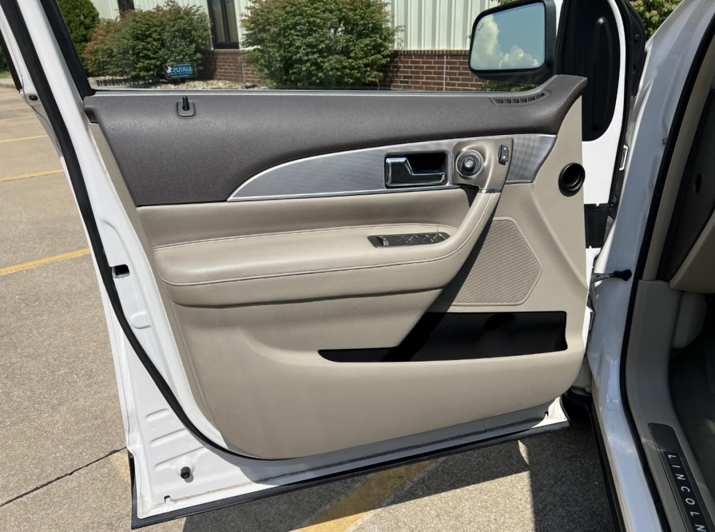2011 WHITE /Tan Leather Lincoln MKX FWD (2LMDJ6JK8BB) with an 3.7L V6 engine, Automatic transmission, located at 506 S. Kingshighway, Cape Girardeau, MO, 63703, (573) 235-5000, 37.294991, -89.553635 - 2011 Lincoln MKX Local 1-Owner 142xxx miles Front Wheel Drive 3.7L V6 Automatic Leather Navigation Power/Heated/Cooled Seats Heated Steering Wheel Backup Camera Sunroof Bluetooth Remote Start Cruise Power Windows/Locks/Mirrors We have financing available and we accept trades! Fill ou - Photo#15