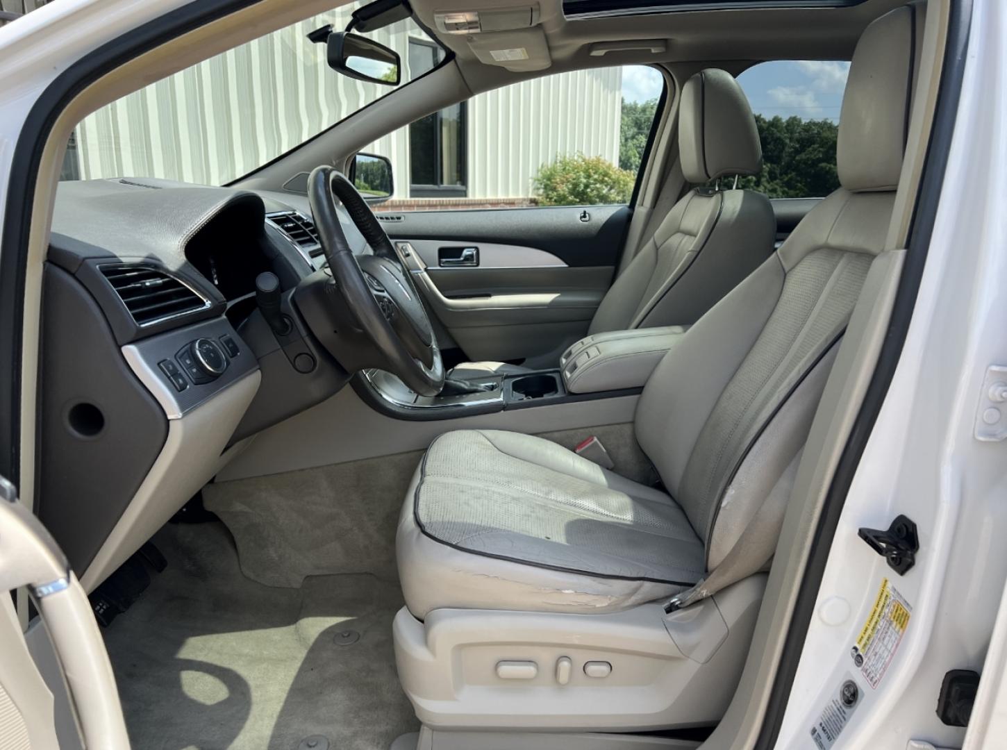 2011 WHITE /Tan Leather Lincoln MKX FWD (2LMDJ6JK8BB) with an 3.7L V6 engine, Automatic transmission, located at 506 S. Kingshighway, Cape Girardeau, MO, 63703, (573) 235-5000, 37.294991, -89.553635 - 2011 Lincoln MKX Local 1-Owner 142xxx miles Front Wheel Drive 3.7L V6 Automatic Leather Navigation Power/Heated/Cooled Seats Heated Steering Wheel Backup Camera Sunroof Bluetooth Remote Start Cruise Power Windows/Locks/Mirrors We have financing available and we accept trades! Fill ou - Photo#16