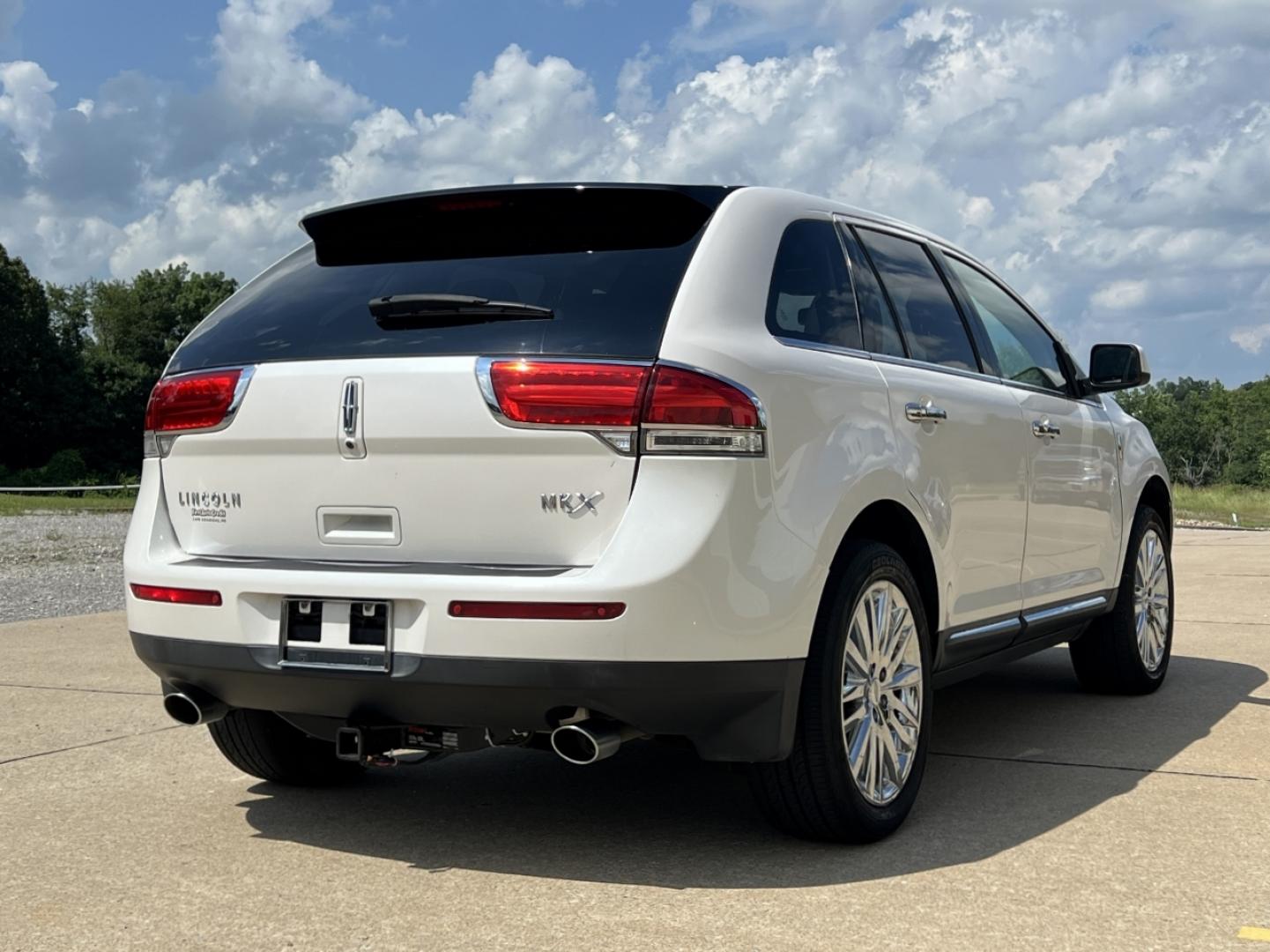 2011 WHITE /Tan Leather Lincoln MKX FWD (2LMDJ6JK8BB) with an 3.7L V6 engine, Automatic transmission, located at 506 S. Kingshighway, Cape Girardeau, MO, 63703, (573) 235-5000, 37.294991, -89.553635 - 2011 Lincoln MKX Local 1-Owner 142xxx miles Front Wheel Drive 3.7L V6 Automatic Leather Navigation Power/Heated/Cooled Seats Heated Steering Wheel Backup Camera Sunroof Bluetooth Remote Start Cruise Power Windows/Locks/Mirrors We have financing available and we accept trades! Fill ou - Photo#11