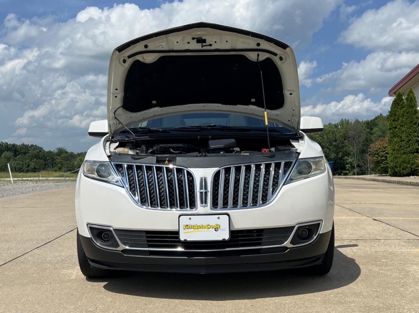 2011 WHITE /Tan Leather Lincoln MKX FWD (2LMDJ6JK8BB) with an 3.7L V6 engine, Automatic transmission, located at 506 S. Kingshighway, Cape Girardeau, MO, 63703, (573) 235-5000, 37.294991, -89.553635 - 2011 Lincoln MKX Local 1-Owner 142xxx miles Front Wheel Drive 3.7L V6 Automatic Leather Navigation Power/Heated/Cooled Seats Heated Steering Wheel Backup Camera Sunroof Bluetooth Remote Start Cruise Power Windows/Locks/Mirrors We have financing available and we accept trades! Fill ou - Photo#38