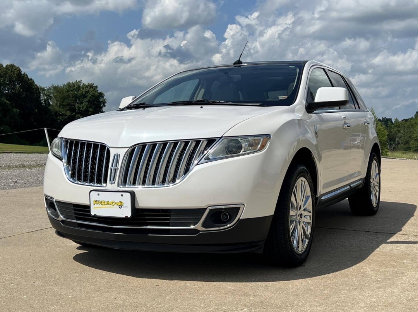 2011 WHITE /Tan Leather Lincoln MKX FWD (2LMDJ6JK8BB) with an 3.7L V6 engine, Automatic transmission, located at 506 S. Kingshighway, Cape Girardeau, MO, 63703, (573) 235-5000, 37.294991, -89.553635 - 2011 Lincoln MKX Local 1-Owner 142xxx miles Front Wheel Drive 3.7L V6 Automatic Leather Navigation Power/Heated/Cooled Seats Heated Steering Wheel Backup Camera Sunroof Bluetooth Remote Start Cruise Power Windows/Locks/Mirrors We have financing available and we accept trades! Fill ou - Photo#8