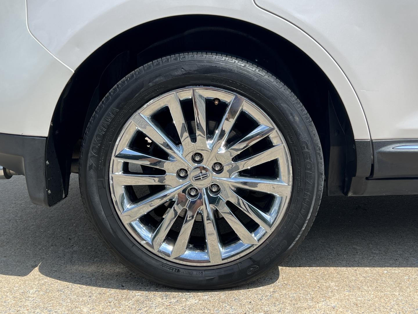 2011 WHITE /Tan Leather Lincoln MKX FWD (2LMDJ6JK8BB) with an 3.7L V6 engine, Automatic transmission, located at 506 S. Kingshighway, Cape Girardeau, MO, 63703, (573) 235-5000, 37.294991, -89.553635 - 2011 Lincoln MKX Local 1-Owner 142xxx miles Front Wheel Drive 3.7L V6 Automatic Leather Navigation Power/Heated/Cooled Seats Heated Steering Wheel Backup Camera Sunroof Bluetooth Remote Start Cruise Power Windows/Locks/Mirrors We have financing available and we accept trades! Fill ou - Photo#43