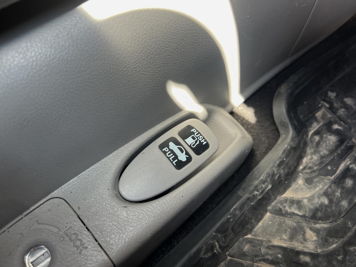 2012 BLUE /Gray Cloth Honda Civic LX Sedan 5-Speed AT (2HGFB2F52CH) with an 1.8L 4 Cyl. engine, Automatic transmission, located at 506 S. Kingshighway, Cape Girardeau, MO, 63703, (573) 235-5000, 37.294991, -89.553635 - 2012 Honda Civic LX 112xxx miles Front Wheel Drive 1.8L 4 Cyl. Automatic Cruise Power Windows/Locks/Mirrors We have financing available and we accept trades! Fill out a credit application on our website or come by today! If you have any questions, give us a call at (573) 235-5000 or visit ou - Photo#23