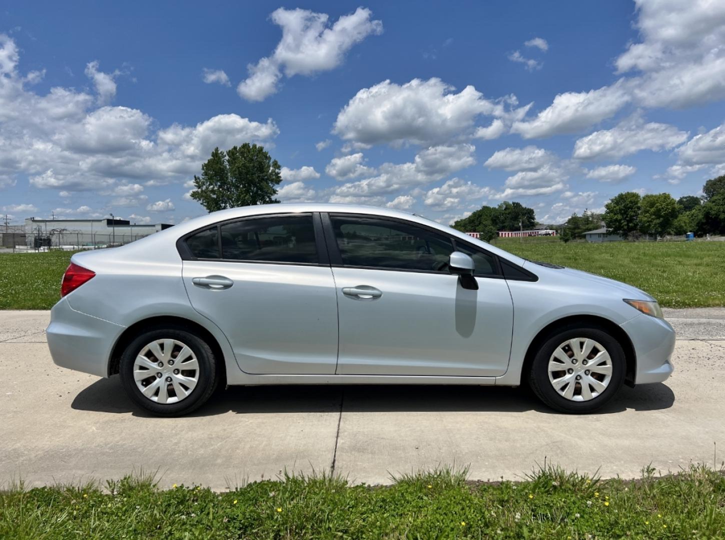 2012 BLUE /Gray Cloth Honda Civic LX Sedan 5-Speed AT (2HGFB2F52CH) with an 1.8L 4 Cyl. engine, Automatic transmission, located at 506 S. Kingshighway, Cape Girardeau, MO, 63703, (573) 235-5000, 37.294991, -89.553635 - 2012 Honda Civic LX 112xxx miles Front Wheel Drive 1.8L 4 Cyl. Automatic Cruise Power Windows/Locks/Mirrors We have financing available and we accept trades! Fill out a credit application on our website or come by today! If you have any questions, give us a call at (573) 235-5000 or visit ou - Photo#4