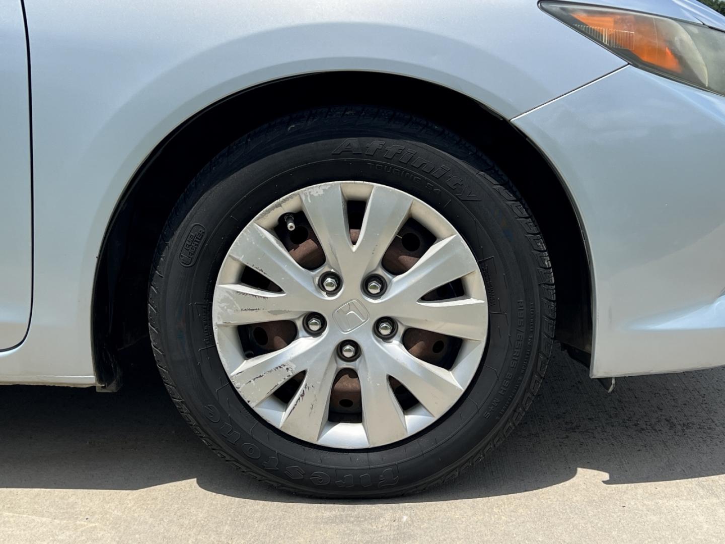 2012 BLUE /Gray Cloth Honda Civic LX Sedan 5-Speed AT (2HGFB2F52CH) with an 1.8L 4 Cyl. engine, Automatic transmission, located at 506 S. Kingshighway, Cape Girardeau, MO, 63703, (573) 235-5000, 37.294991, -89.553635 - 2012 Honda Civic LX 112xxx miles Front Wheel Drive 1.8L 4 Cyl. Automatic Cruise Power Windows/Locks/Mirrors We have financing available and we accept trades! Fill out a credit application on our website or come by today! If you have any questions, give us a call at (573) 235-5000 or visit ou - Photo#30