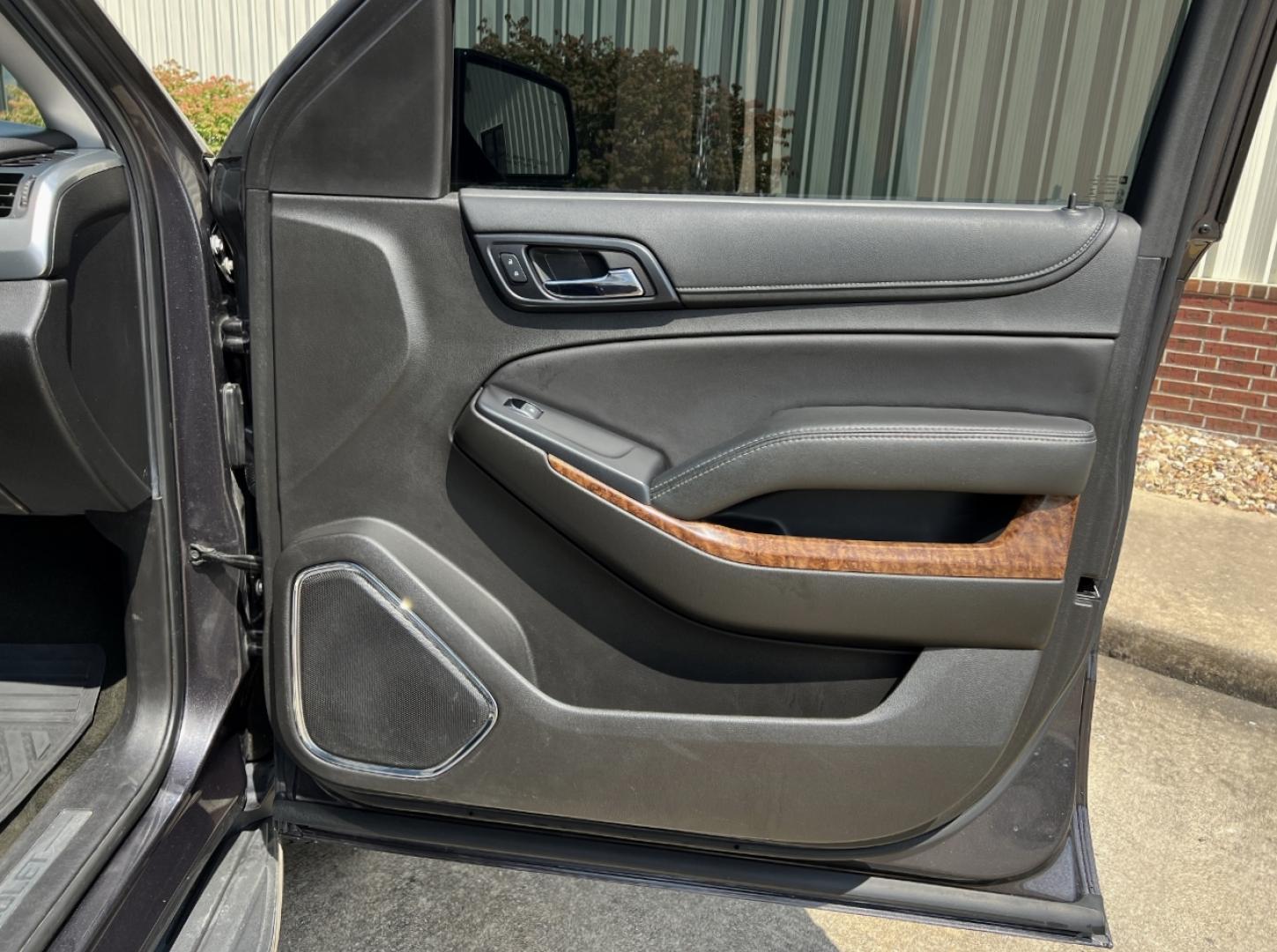 2017 GRAY /Black Leather Chevrolet Tahoe Premier 4WD (1GNSKCKC3HR) with an 5.3L V8 engine, Automatic transmission, located at 2990 Old Orchard Rd., Jackson, MO, 63755, 37.354214, -89.612106 - 2017 Chevrolet Tahoe 1500 Premier 174xxx miles 4 Wheel Drive 5.3L V8 Automatic Leather 3rd Row Navigation Rear Entertainment Power/Heated/Cooled Seats Heated Rear Seats Heated Steering Wheel Backup Camera Sunroof Bluetooth Remote Start Cruise Power Windows/Locks/Mirrors We have fin - Photo#20