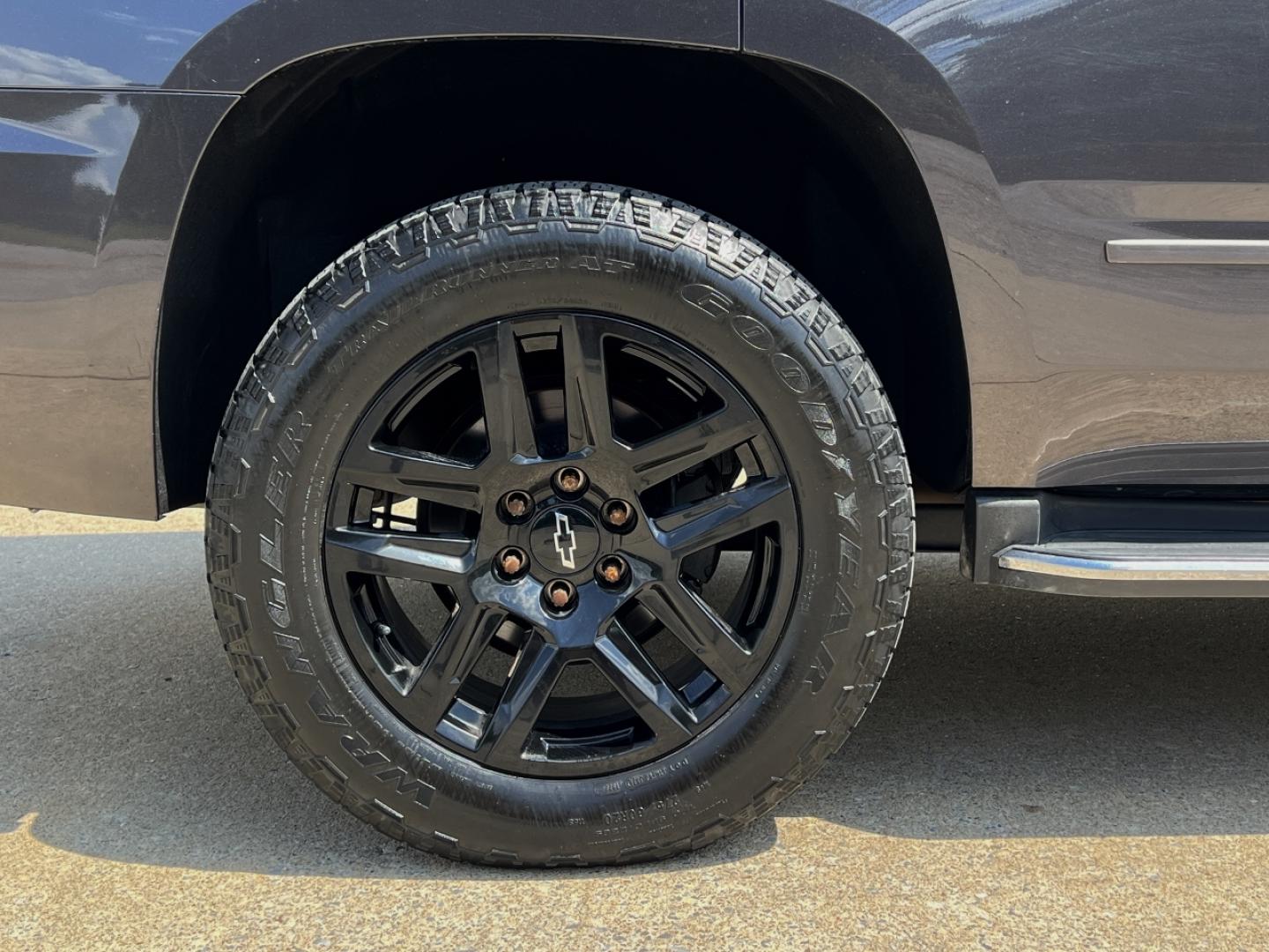 2017 GRAY /Black Leather Chevrolet Tahoe Premier 4WD (1GNSKCKC3HR) with an 5.3L V8 engine, Automatic transmission, located at 2990 Old Orchard Rd., Jackson, MO, 63755, 37.354214, -89.612106 - 2017 Chevrolet Tahoe 1500 Premier 174xxx miles 4 Wheel Drive 5.3L V8 Automatic Leather 3rd Row Navigation Rear Entertainment Power/Heated/Cooled Seats Heated Rear Seats Heated Steering Wheel Backup Camera Sunroof Bluetooth Remote Start Cruise Power Windows/Locks/Mirrors We have fin - Photo#47