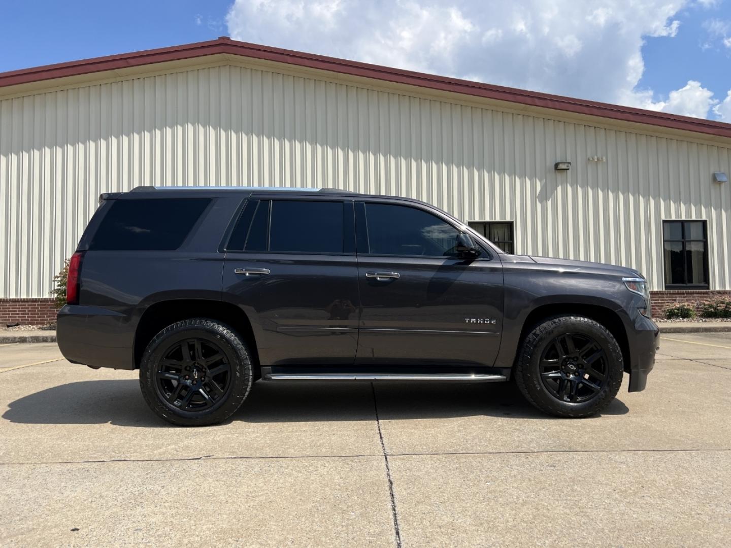 2017 GRAY /Black Leather Chevrolet Tahoe Premier 4WD (1GNSKCKC3HR) with an 5.3L V8 engine, Automatic transmission, located at 2990 Old Orchard Rd., Jackson, MO, 63755, 37.354214, -89.612106 - 2017 Chevrolet Tahoe 1500 Premier 174xxx miles 4 Wheel Drive 5.3L V8 Automatic Leather 3rd Row Navigation Rear Entertainment Power/Heated/Cooled Seats Heated Rear Seats Heated Steering Wheel Backup Camera Sunroof Bluetooth Remote Start Cruise Power Windows/Locks/Mirrors We have fin - Photo#13