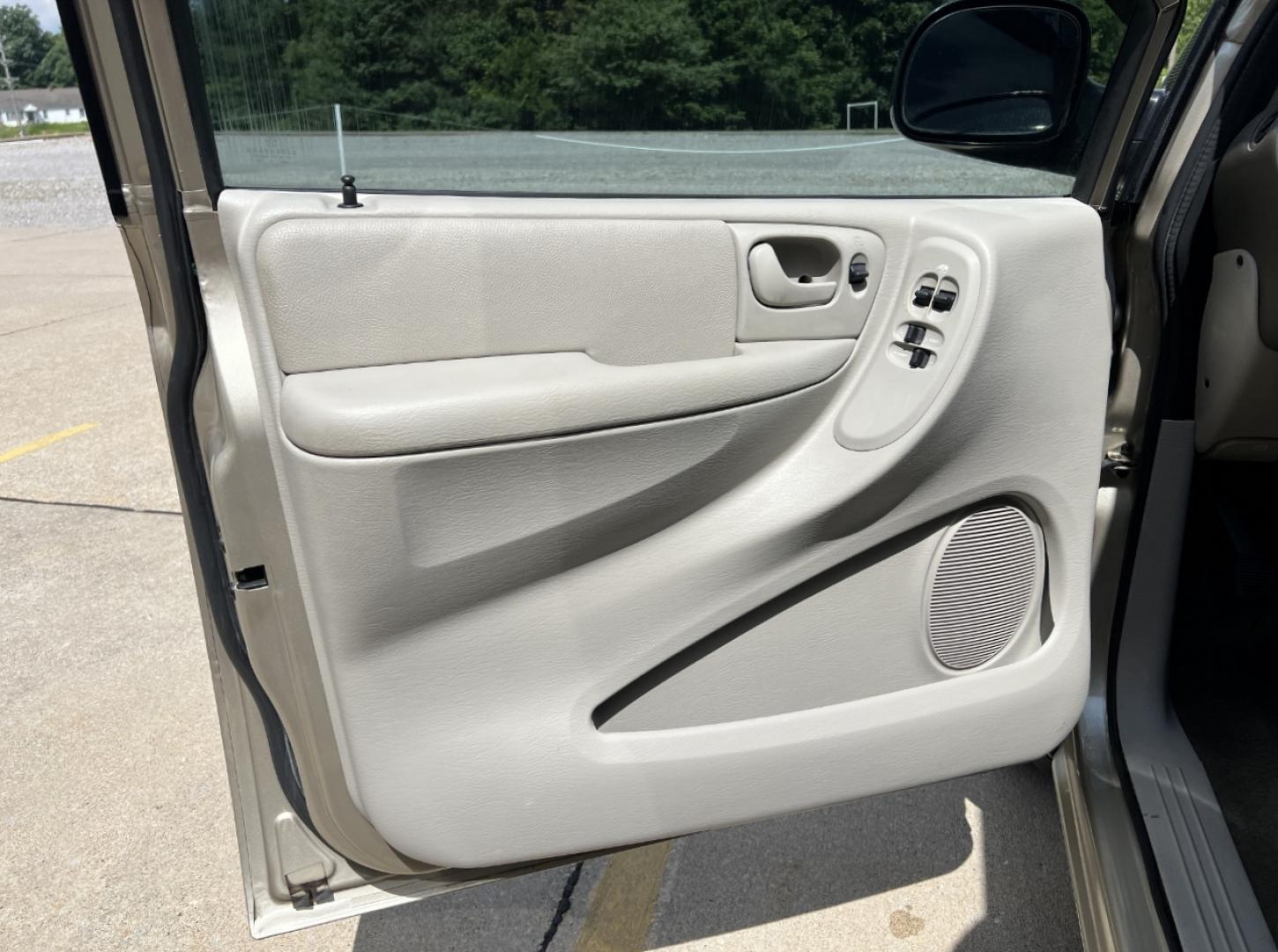 2007 GOLD /Tan Cloth Dodge Caravan SXT (1D4GP45R47B) with an 3.3L V6 engine, Automatic transmission, located at 2990 Old Orchard Rd., Jackson, MO, 63755, 37.354214, -89.612106 - 2007 Dodge Caravan SXT 152xxx miles Front Wheel Drive 3.3L V6 Automatic 3rd Row Power Driver Seat Cruise Power Windows/Locks/Mirrors We have financing available and we accept trades! Fill out a credit application on our website or come by today! If you have any questions, give us a call at - Photo#10