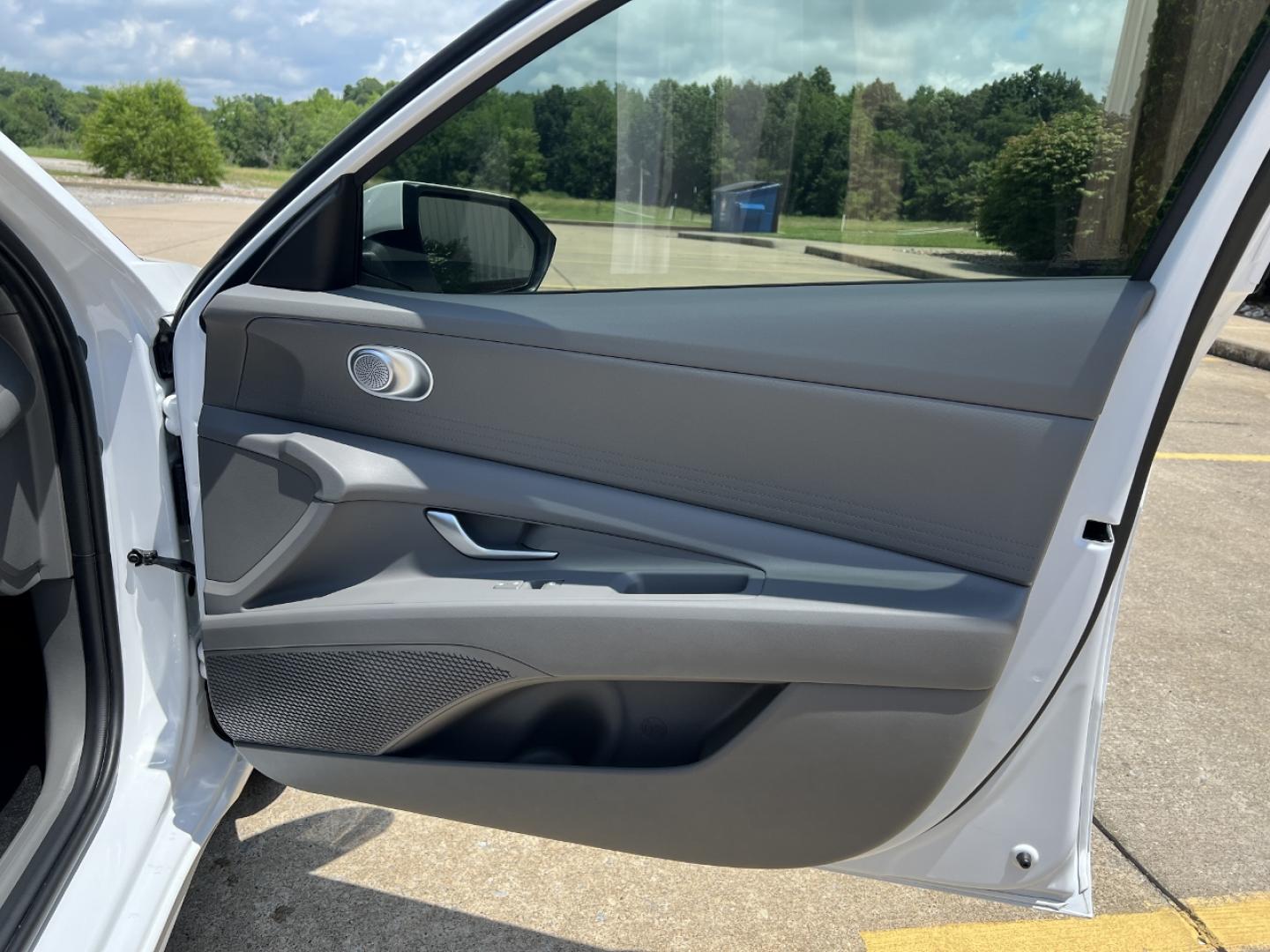 2024 WHITE /Gray Cloth Hyundai Elantra SEL (KMHLM4DG6RU) with an 2.0L 4 Cyl. engine, Automatic transmission, located at 2990 Old Orchard Rd., Jackson, MO, 63755, 37.354214, -89.612106 - 2024 Hyundai Elantra SEL 20xxx miles Front Wheel Drive 2.0L 4 Cyl. Automatic Navigation Backup Camera Bluetooth Remote Start Cruise Power Windows/Locks/Mirrors We have financing available and we accept trades! Fill out a credit application on our website or come by today! If you have any - Photo#14