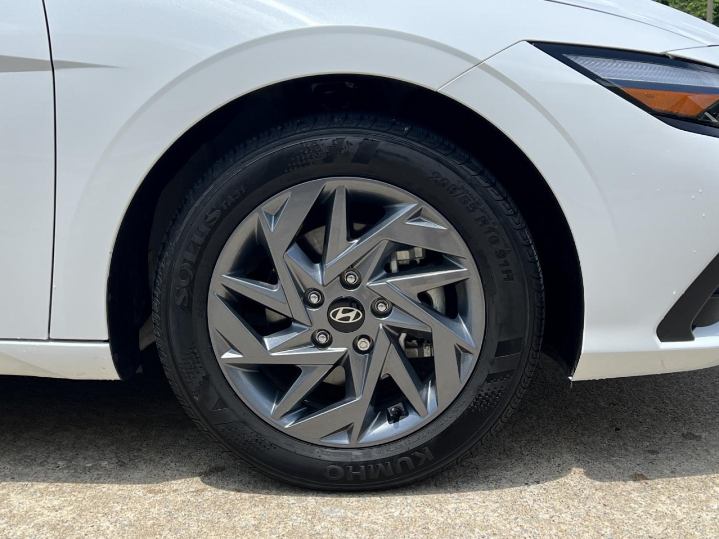 2024 WHITE /Gray Cloth Hyundai Elantra SEL (KMHLM4DG6RU) with an 2.0L 4 Cyl. engine, Automatic transmission, located at 2990 Old Orchard Rd., Jackson, MO, 63755, 37.354214, -89.612106 - 2024 Hyundai Elantra SEL 20xxx miles Front Wheel Drive 2.0L 4 Cyl. Automatic Navigation Backup Camera Bluetooth Remote Start Cruise Power Windows/Locks/Mirrors We have financing available and we accept trades! Fill out a credit application on our website or come by today! If you have any - Photo#38