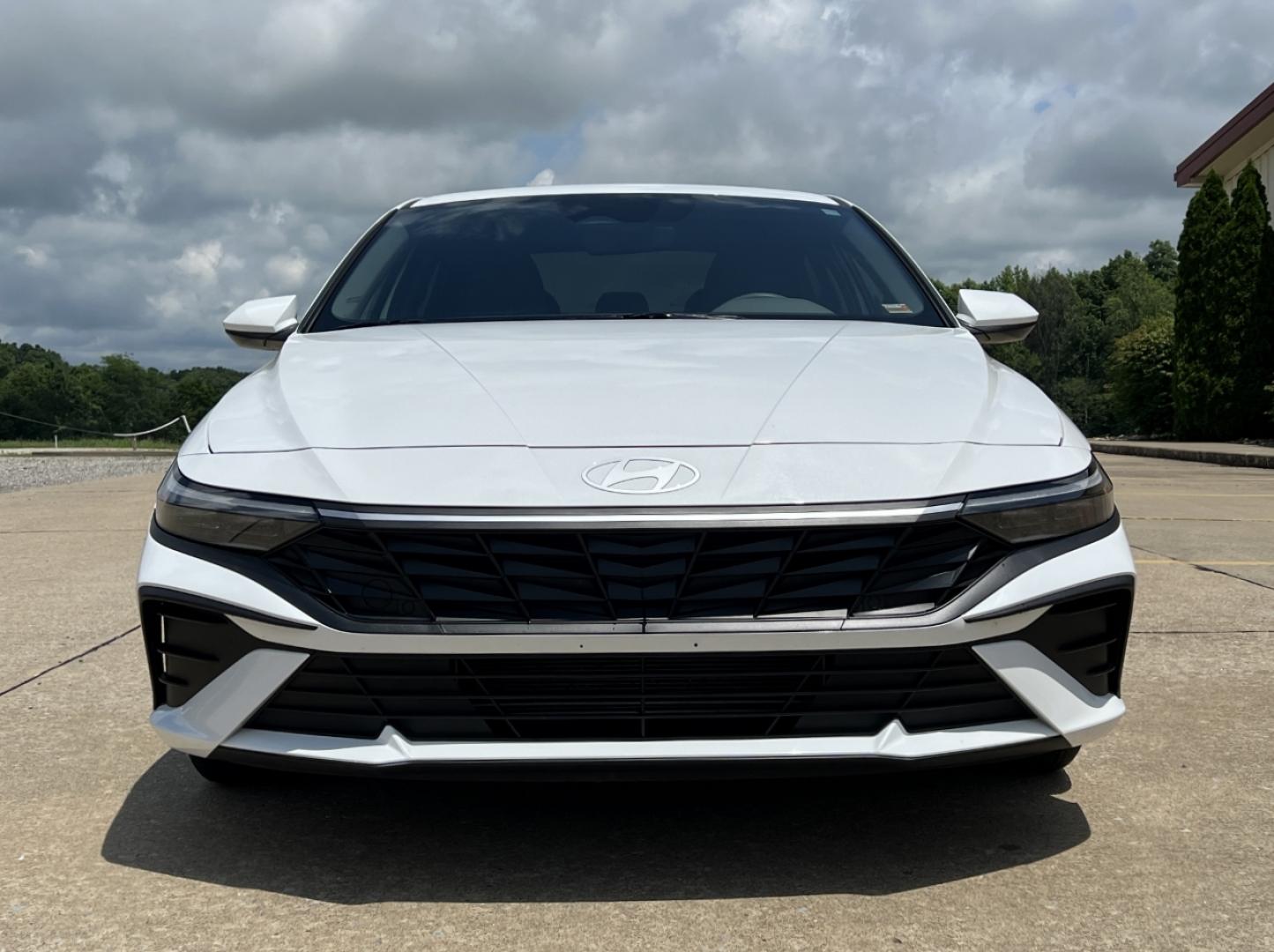 2024 WHITE /Gray Cloth Hyundai Elantra SEL (KMHLM4DG6RU) with an 2.0L 4 Cyl. engine, Automatic transmission, located at 2990 Old Orchard Rd., Jackson, MO, 63755, 37.354214, -89.612106 - 2024 Hyundai Elantra SEL 20xxx miles Front Wheel Drive 2.0L 4 Cyl. Automatic Navigation Backup Camera Bluetooth Remote Start Cruise Power Windows/Locks/Mirrors We have financing available and we accept trades! Fill out a credit application on our website or come by today! If you have any - Photo#11
