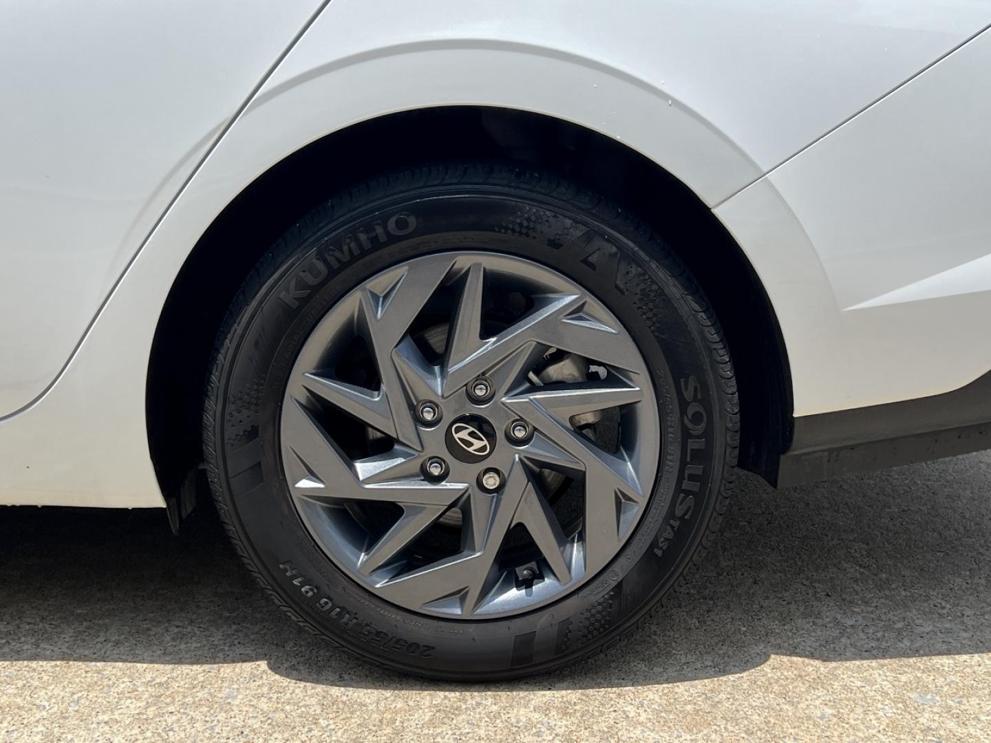 2024 WHITE /Gray Cloth Hyundai Elantra SEL (KMHLM4DG6RU) with an 2.0L 4 Cyl. engine, Automatic transmission, located at 2990 Old Orchard Rd., Jackson, MO, 63755, 37.354214, -89.612106 - 2024 Hyundai Elantra SEL 20xxx miles Front Wheel Drive 2.0L 4 Cyl. Automatic Navigation Backup Camera Bluetooth Remote Start Cruise Power Windows/Locks/Mirrors We have financing available and we accept trades! Fill out a credit application on our website or come by today! If you have any - Photo#36