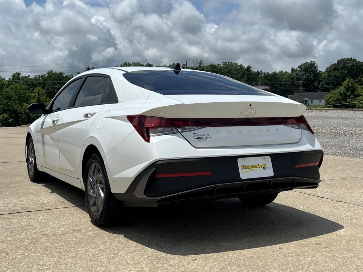 2024 WHITE /Gray Cloth Hyundai Elantra SEL (KMHLM4DG6RU) with an 2.0L 4 Cyl. engine, Automatic transmission, located at 2990 Old Orchard Rd., Jackson, MO, 63755, 37.354214, -89.612106 - 2024 Hyundai Elantra SEL 20xxx miles Front Wheel Drive 2.0L 4 Cyl. Automatic Navigation Backup Camera Bluetooth Remote Start Cruise Power Windows/Locks/Mirrors We have financing available and we accept trades! Fill out a credit application on our website or come by today! If you have any - Photo#9