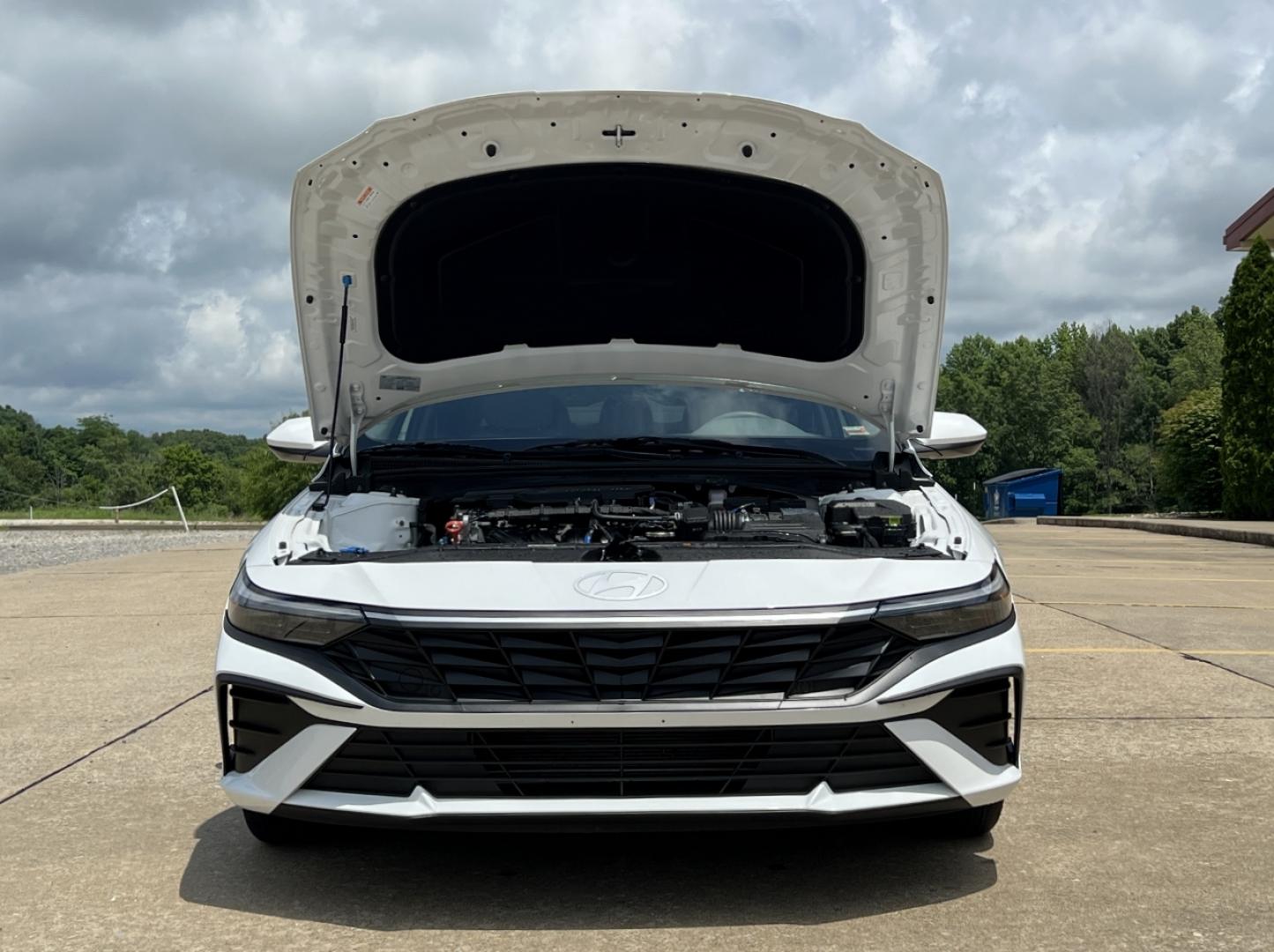 2024 WHITE /Gray Cloth Hyundai Elantra SEL (KMHLM4DG6RU) with an 2.0L 4 Cyl. engine, Automatic transmission, located at 2990 Old Orchard Rd., Jackson, MO, 63755, 37.354214, -89.612106 - 2024 Hyundai Elantra SEL 20xxx miles Front Wheel Drive 2.0L 4 Cyl. Automatic Navigation Backup Camera Bluetooth Remote Start Cruise Power Windows/Locks/Mirrors We have financing available and we accept trades! Fill out a credit application on our website or come by today! If you have any - Photo#32