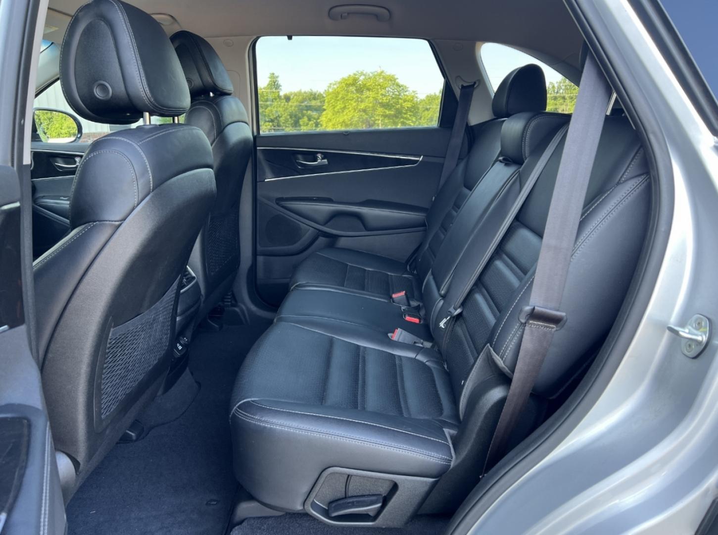 2016 SILVER /Black Leather Kia Sorento EX 2WD (5XYPH4A1XGG) with an 2.4L 4 Cyl. engine, Automatic transmission, located at 506 S. Kingshighway, Cape Girardeau, MO, 63703, (573) 235-5000, 37.294991, -89.553635 - 2016 Kia Sorento EX 1-Owner 92xxx miles Front Wheel Drive 2.0L 4 Cyl. Automatic Leather Power/Heated Seats Backup Camera Bluetooth Cruise Power Windows/Locks/Mirrors We have financing available and we accept trades! Fill out a credit application on our website or come by today! If you h - Photo#16