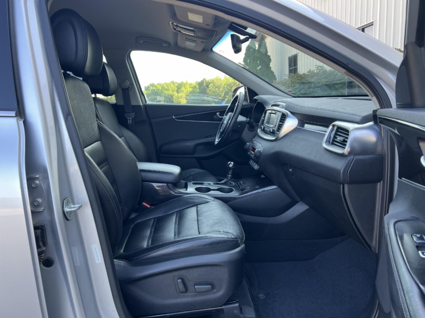 2016 SILVER /Black Leather Kia Sorento EX 2WD (5XYPH4A1XGG) with an 2.4L 4 Cyl. engine, Automatic transmission, located at 506 S. Kingshighway, Cape Girardeau, MO, 63703, (573) 235-5000, 37.294991, -89.553635 - 2016 Kia Sorento EX 1-Owner 92xxx miles Front Wheel Drive 2.0L 4 Cyl. Automatic Leather Power/Heated Seats Backup Camera Bluetooth Cruise Power Windows/Locks/Mirrors We have financing available and we accept trades! Fill out a credit application on our website or come by today! If you h - Photo#15
