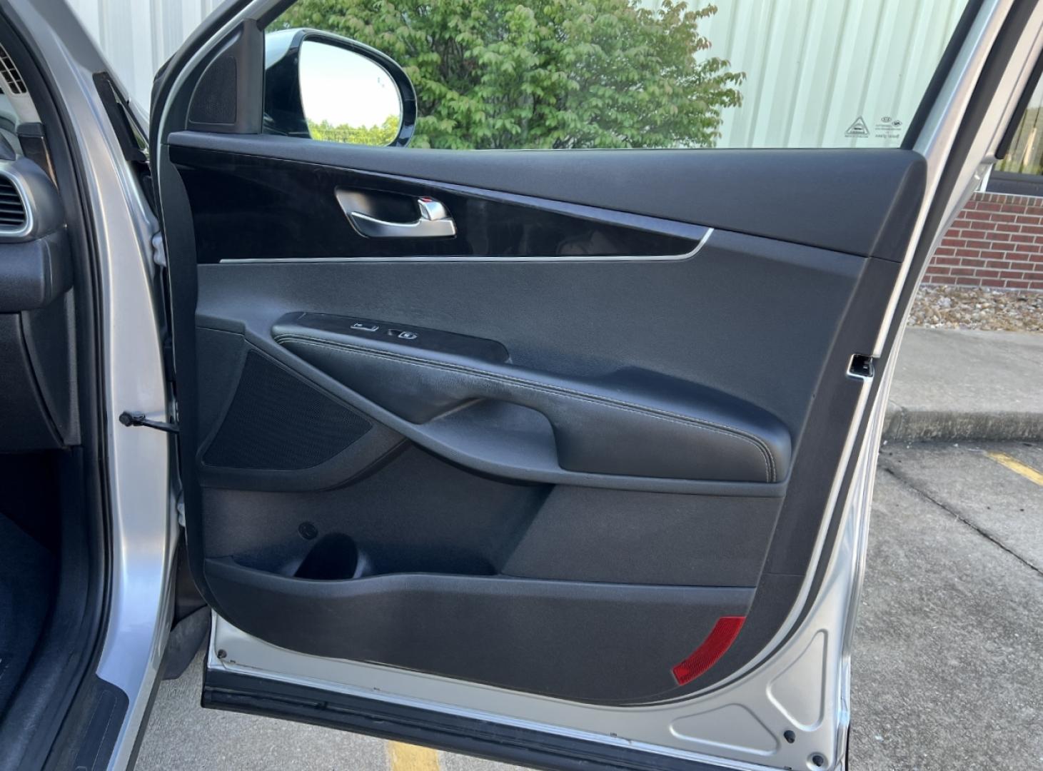 2016 SILVER /Black Leather Kia Sorento EX 2WD (5XYPH4A1XGG) with an 2.4L 4 Cyl. engine, Automatic transmission, located at 506 S. Kingshighway, Cape Girardeau, MO, 63703, (573) 235-5000, 37.294991, -89.553635 - 2016 Kia Sorento EX 1-Owner 92xxx miles Front Wheel Drive 2.0L 4 Cyl. Automatic Leather Power/Heated Seats Backup Camera Bluetooth Cruise Power Windows/Locks/Mirrors We have financing available and we accept trades! Fill out a credit application on our website or come by today! If you h - Photo#14