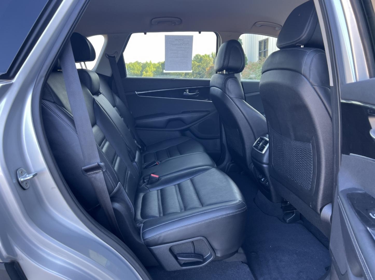 2016 SILVER /Black Leather Kia Sorento EX 2WD (5XYPH4A1XGG) with an 2.4L 4 Cyl. engine, Automatic transmission, located at 506 S. Kingshighway, Cape Girardeau, MO, 63703, (573) 235-5000, 37.294991, -89.553635 - 2016 Kia Sorento EX 1-Owner 92xxx miles Front Wheel Drive 2.0L 4 Cyl. Automatic Leather Power/Heated Seats Backup Camera Bluetooth Cruise Power Windows/Locks/Mirrors We have financing available and we accept trades! Fill out a credit application on our website or come by today! If you h - Photo#17