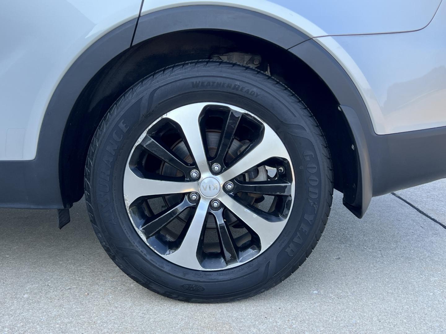 2016 SILVER /Black Leather Kia Sorento EX 2WD (5XYPH4A1XGG) with an 2.4L 4 Cyl. engine, Automatic transmission, located at 506 S. Kingshighway, Cape Girardeau, MO, 63703, (573) 235-5000, 37.294991, -89.553635 - 2016 Kia Sorento EX 1-Owner 92xxx miles Front Wheel Drive 2.0L 4 Cyl. Automatic Leather Power/Heated Seats Backup Camera Bluetooth Cruise Power Windows/Locks/Mirrors We have financing available and we accept trades! Fill out a credit application on our website or come by today! If you h - Photo#36