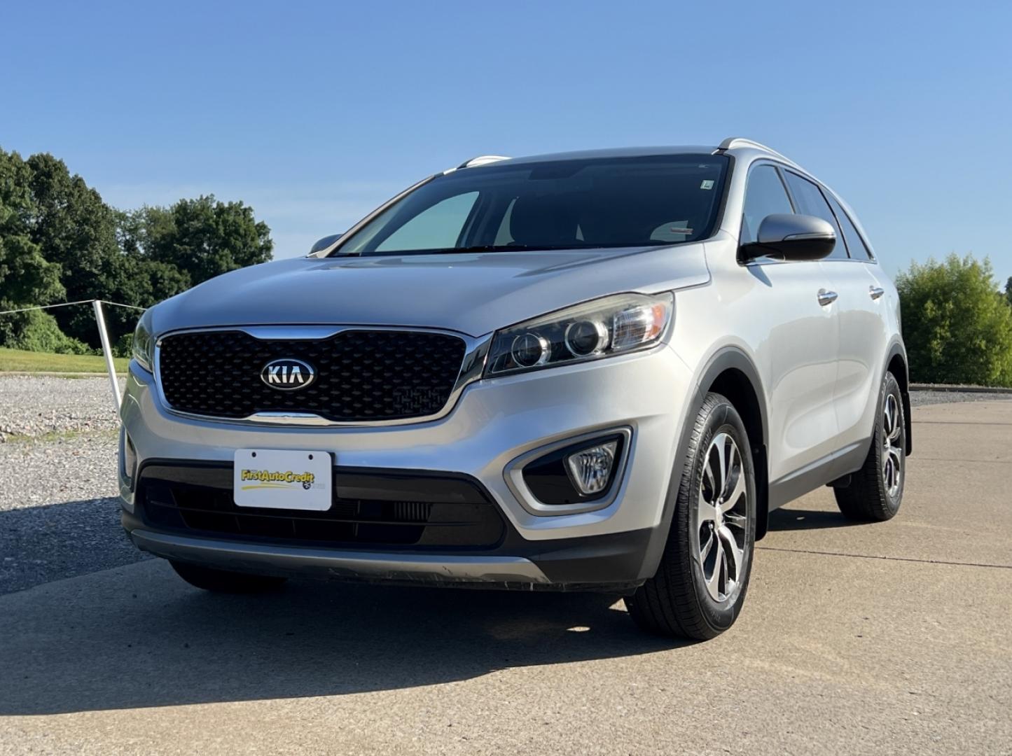 2016 SILVER /Black Leather Kia Sorento EX 2WD (5XYPH4A1XGG) with an 2.4L 4 Cyl. engine, Automatic transmission, located at 506 S. Kingshighway, Cape Girardeau, MO, 63703, (573) 235-5000, 37.294991, -89.553635 - 2016 Kia Sorento EX 1-Owner 92xxx miles Front Wheel Drive 2.0L 4 Cyl. Automatic Leather Power/Heated Seats Backup Camera Bluetooth Cruise Power Windows/Locks/Mirrors We have financing available and we accept trades! Fill out a credit application on our website or come by today! If you h - Photo#5