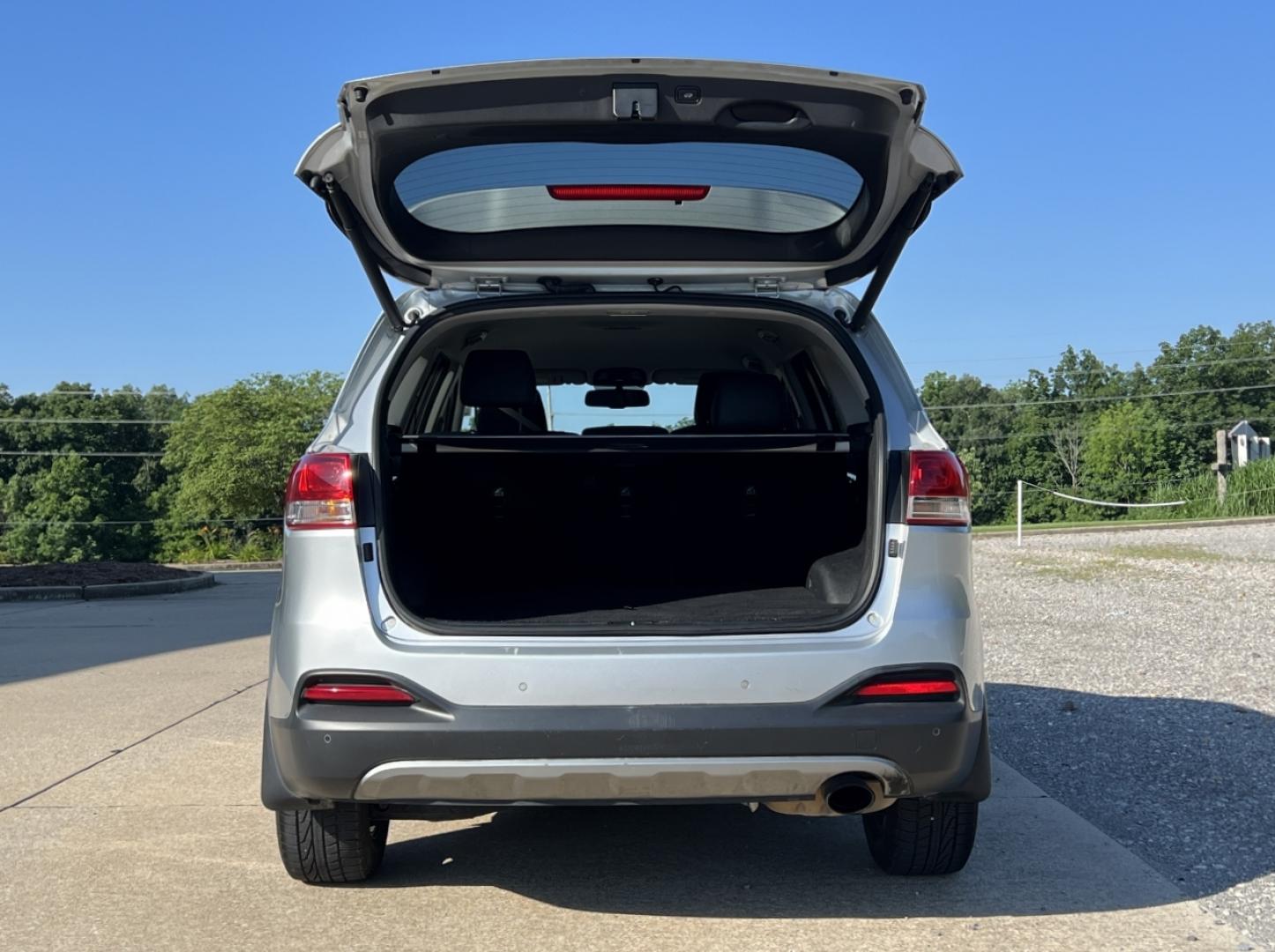2016 SILVER /Black Leather Kia Sorento EX 2WD (5XYPH4A1XGG) with an 2.4L 4 Cyl. engine, Automatic transmission, located at 506 S. Kingshighway, Cape Girardeau, MO, 63703, (573) 235-5000, 37.294991, -89.553635 - 2016 Kia Sorento EX 1-Owner 92xxx miles Front Wheel Drive 2.0L 4 Cyl. Automatic Leather Power/Heated Seats Backup Camera Bluetooth Cruise Power Windows/Locks/Mirrors We have financing available and we accept trades! Fill out a credit application on our website or come by today! If you h - Photo#18