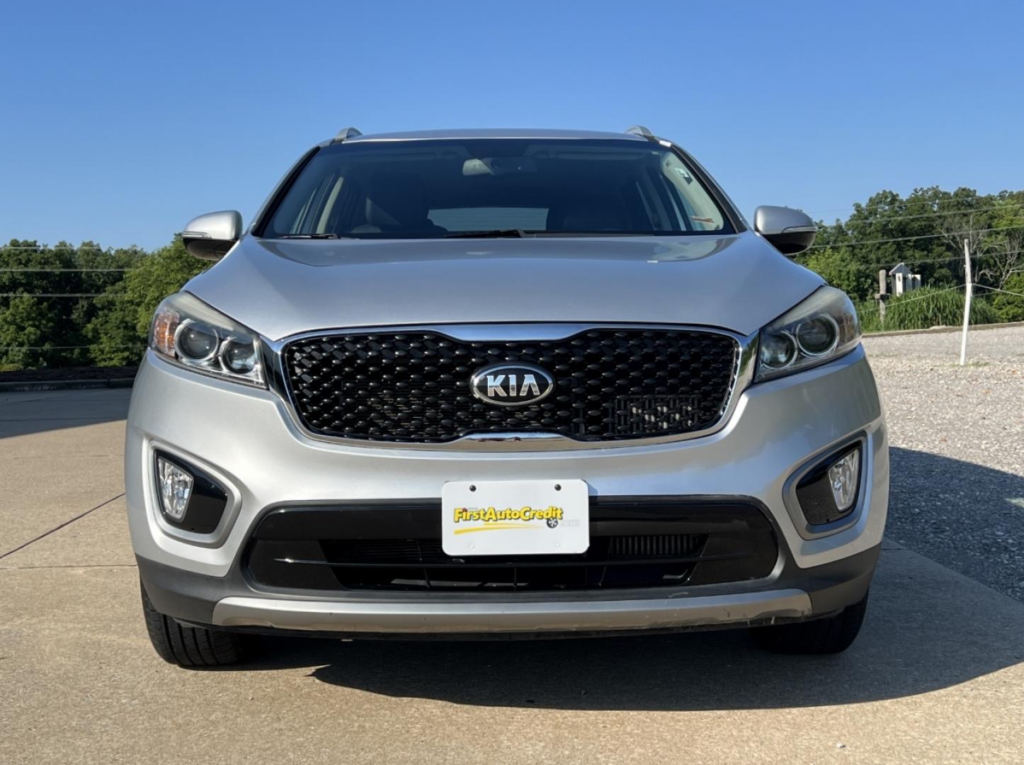 2016 SILVER /Black Leather Kia Sorento EX 2WD (5XYPH4A1XGG) with an 2.4L 4 Cyl. engine, Automatic transmission, located at 506 S. Kingshighway, Cape Girardeau, MO, 63703, (573) 235-5000, 37.294991, -89.553635 - 2016 Kia Sorento EX 1-Owner 92xxx miles Front Wheel Drive 2.0L 4 Cyl. Automatic Leather Power/Heated Seats Backup Camera Bluetooth Cruise Power Windows/Locks/Mirrors We have financing available and we accept trades! Fill out a credit application on our website or come by today! If you h - Photo#11