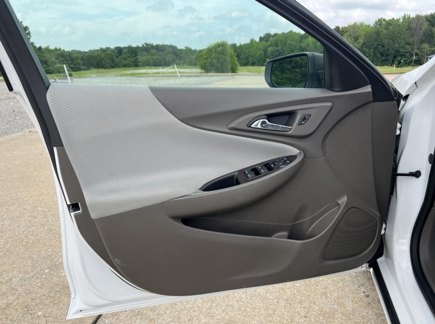 2020 WHITE /Gray Cloth Chevrolet Malibu LS (1G1ZC5ST9LF) with an 1.5L 4 Cyl. engine, Automatic transmission, located at 2990 Old Orchard Rd., Jackson, MO, 63755, 37.354214, -89.612106 - 2020 Chevrolet Malibu LS 1-Owner 121xxx miles Front Wheel Drive 1.5L 4 Cyl. Automatic Backup Camera Bluetooth Cruise Power Windows/Locks/Mirrors We have financing available and we accept trades! Fill out a credit application on our website or come by today! If you have any questions, give - Photo#10