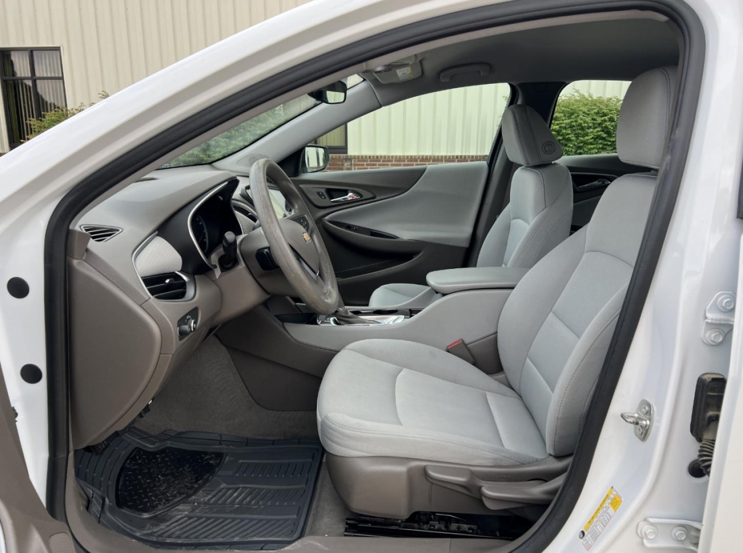 2020 WHITE /Gray Cloth Chevrolet Malibu LS (1G1ZC5ST9LF) with an 1.5L 4 Cyl. engine, Automatic transmission, located at 2990 Old Orchard Rd., Jackson, MO, 63755, 37.354214, -89.612106 - 2020 Chevrolet Malibu LS 1-Owner 121xxx miles Front Wheel Drive 1.5L 4 Cyl. Automatic Backup Camera Bluetooth Cruise Power Windows/Locks/Mirrors We have financing available and we accept trades! Fill out a credit application on our website or come by today! If you have any questions, give - Photo#11