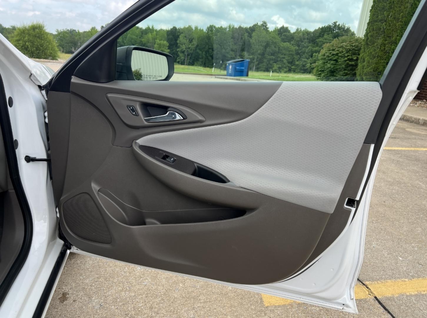 2020 WHITE /Gray Cloth Chevrolet Malibu LS (1G1ZC5ST9LF) with an 1.5L 4 Cyl. engine, Automatic transmission, located at 2990 Old Orchard Rd., Jackson, MO, 63755, 37.354214, -89.612106 - 2020 Chevrolet Malibu LS 1-Owner 121xxx miles Front Wheel Drive 1.5L 4 Cyl. Automatic Backup Camera Bluetooth Cruise Power Windows/Locks/Mirrors We have financing available and we accept trades! Fill out a credit application on our website or come by today! If you have any questions, give - Photo#12