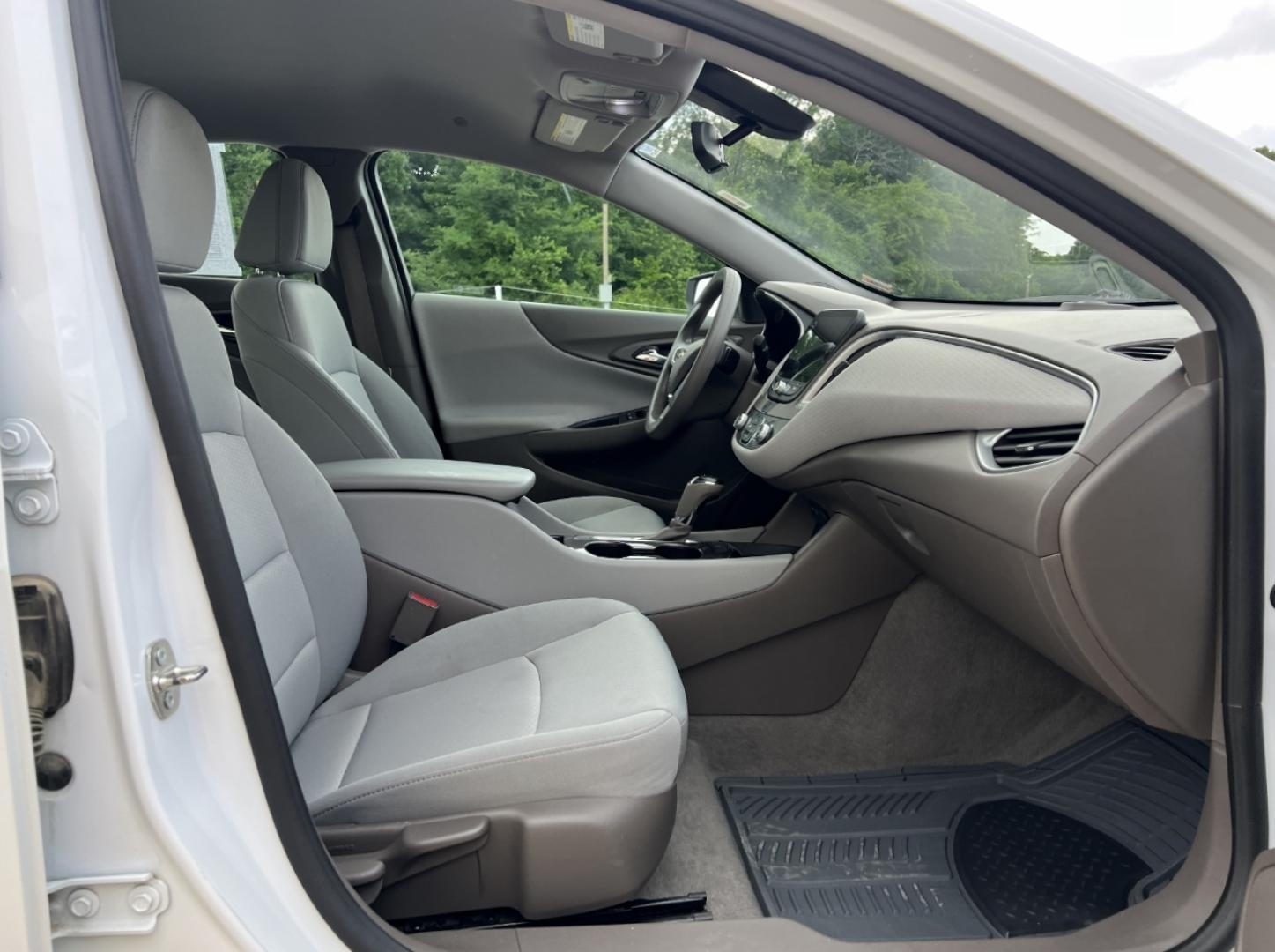 2020 WHITE /Gray Cloth Chevrolet Malibu LS (1G1ZC5ST9LF) with an 1.5L 4 Cyl. engine, Automatic transmission, located at 2990 Old Orchard Rd., Jackson, MO, 63755, 37.354214, -89.612106 - 2020 Chevrolet Malibu LS 1-Owner 121xxx miles Front Wheel Drive 1.5L 4 Cyl. Automatic Backup Camera Bluetooth Cruise Power Windows/Locks/Mirrors We have financing available and we accept trades! Fill out a credit application on our website or come by today! If you have any questions, give - Photo#13
