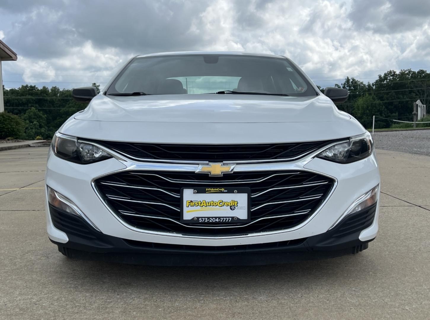 2020 WHITE /Gray Cloth Chevrolet Malibu LS (1G1ZC5ST9LF) with an 1.5L 4 Cyl. engine, Automatic transmission, located at 2990 Old Orchard Rd., Jackson, MO, 63755, 37.354214, -89.612106 - 2020 Chevrolet Malibu LS 1-Owner 121xxx miles Front Wheel Drive 1.5L 4 Cyl. Automatic Backup Camera Bluetooth Cruise Power Windows/Locks/Mirrors We have financing available and we accept trades! Fill out a credit application on our website or come by today! If you have any questions, give - Photo#9