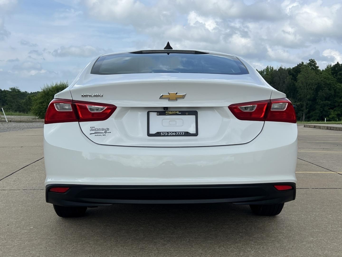 2020 WHITE /Gray Cloth Chevrolet Malibu LS (1G1ZC5ST9LF) with an 1.5L 4 Cyl. engine, Automatic transmission, located at 2990 Old Orchard Rd., Jackson, MO, 63755, 37.354214, -89.612106 - 2020 Chevrolet Malibu LS 1-Owner 121xxx miles Front Wheel Drive 1.5L 4 Cyl. Automatic Backup Camera Bluetooth Cruise Power Windows/Locks/Mirrors We have financing available and we accept trades! Fill out a credit application on our website or come by today! If you have any questions, give - Photo#8