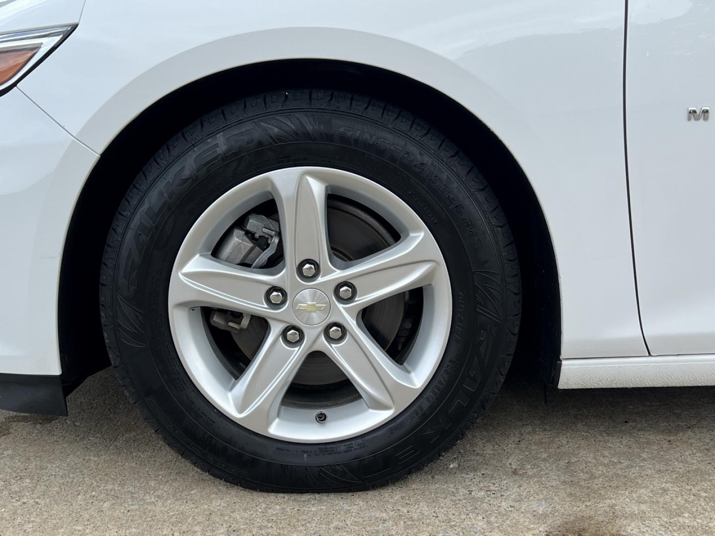 2020 WHITE /Gray Cloth Chevrolet Malibu LS (1G1ZC5ST9LF) with an 1.5L 4 Cyl. engine, Automatic transmission, located at 2990 Old Orchard Rd., Jackson, MO, 63755, 37.354214, -89.612106 - 2020 Chevrolet Malibu LS 1-Owner 121xxx miles Front Wheel Drive 1.5L 4 Cyl. Automatic Backup Camera Bluetooth Cruise Power Windows/Locks/Mirrors We have financing available and we accept trades! Fill out a credit application on our website or come by today! If you have any questions, give - Photo#34